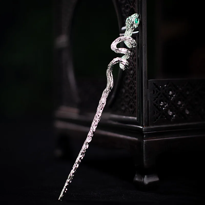 Simple And Indifferent Chinese Handmade Green Gemstone Metal Snake-Shaped Hairpin For Female