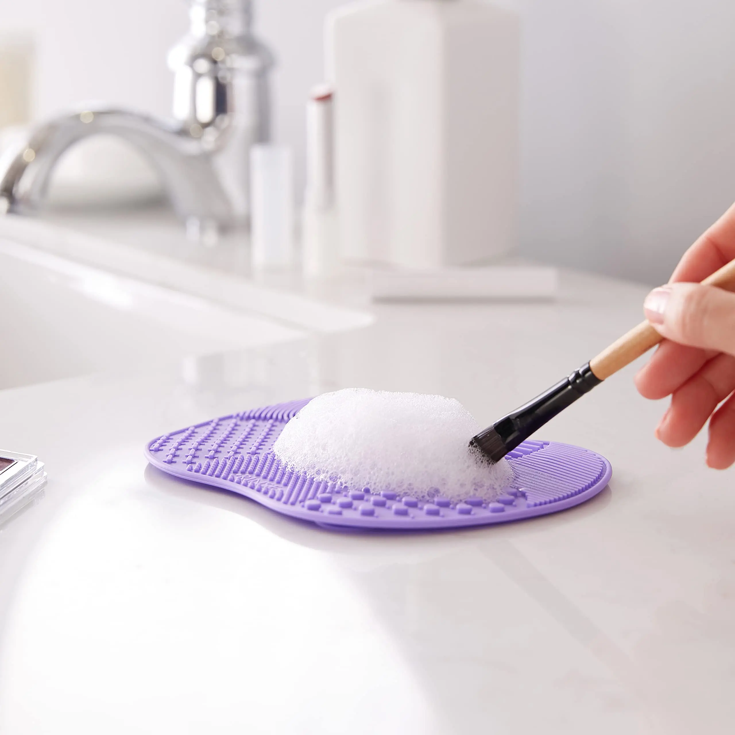 Makeup Brush Cleaner Pad Portable Washing Tool Cosmetic Brush Cleaner with Suction Cup Silicone Scrub Mat Makeup Brush Cleaner