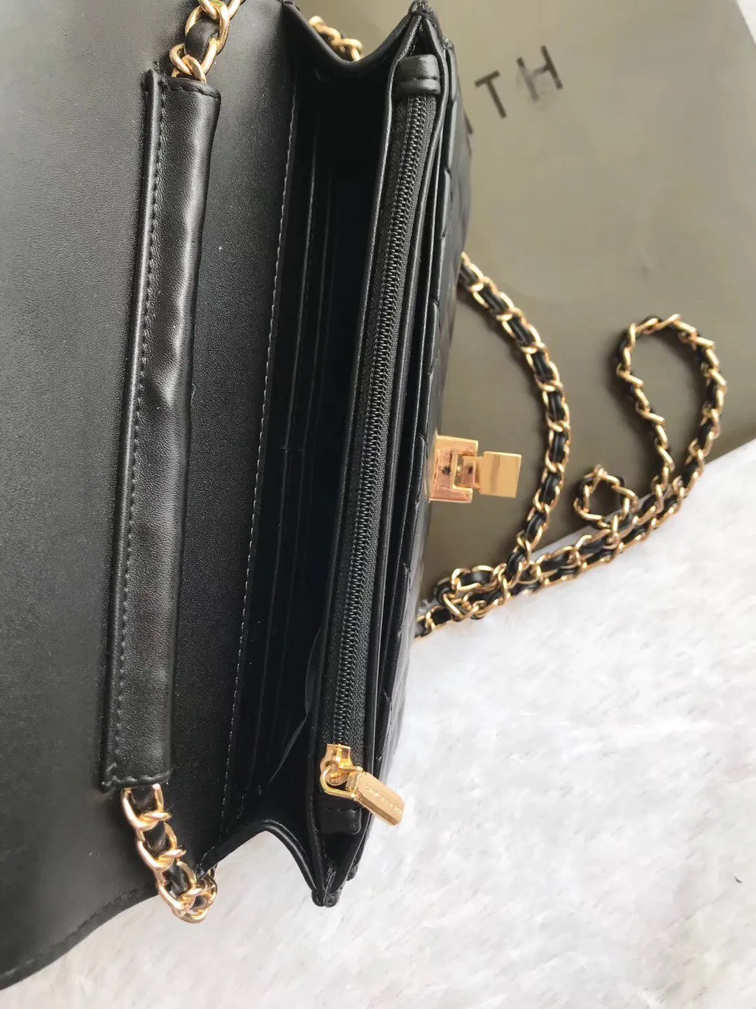 
ready stock Charles and kelth Lingge Chain Bag Shoulder Bag Crossbody Bag 