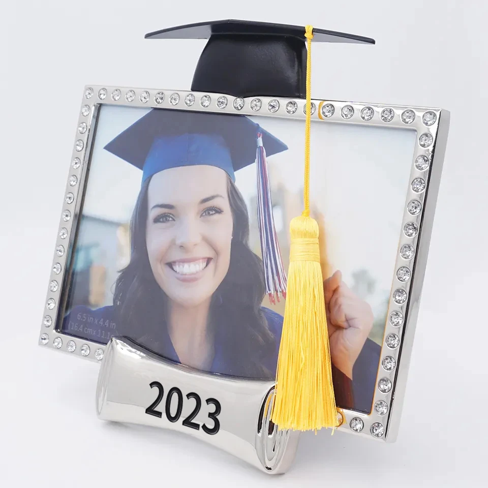 Wholesale Custom Logo 2023 Metal Graduation Bobblehead Cap Gift Photo Frames With Hold Tassel And Pictures For Graduation Photos