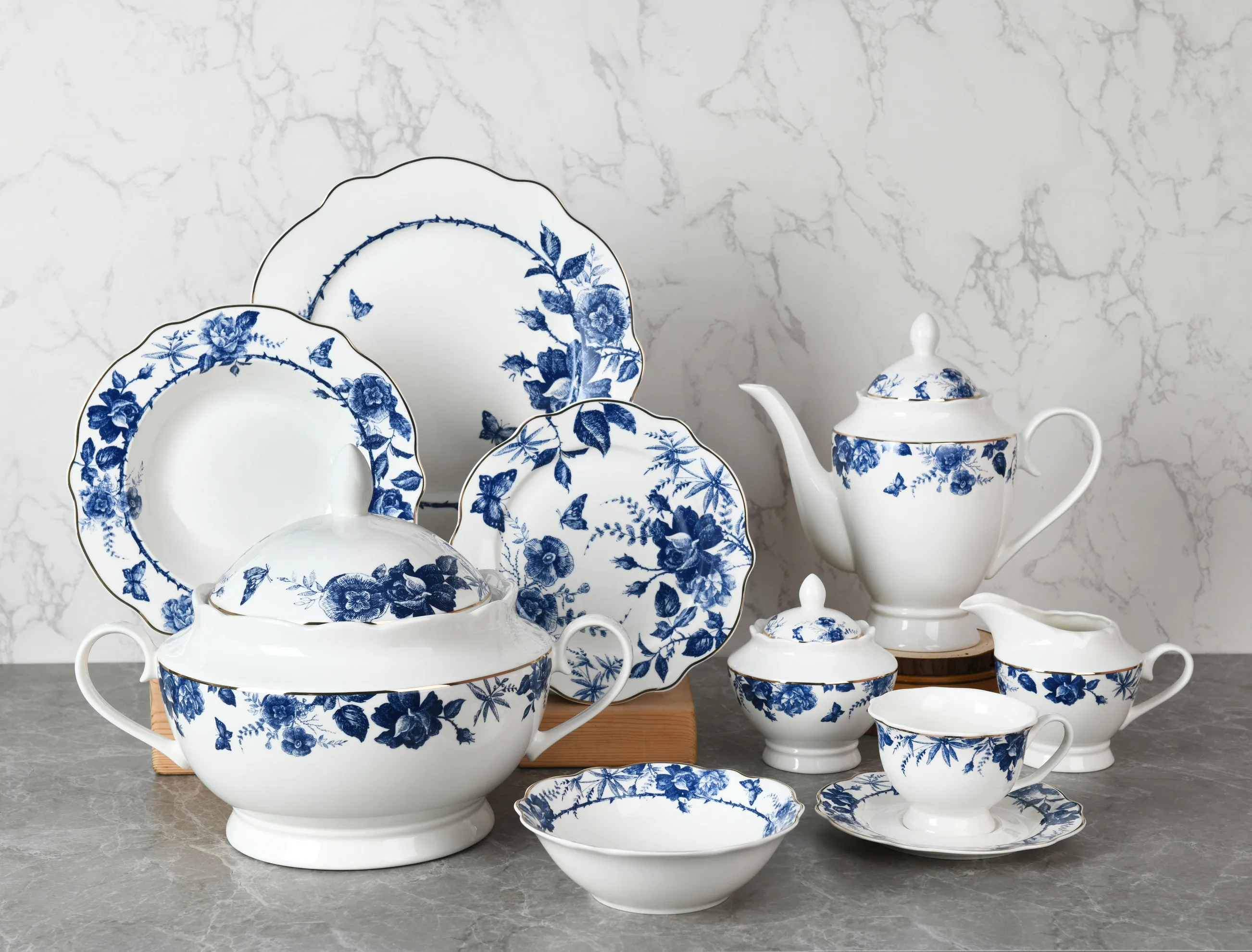Chaozhou Blue Pattern Gold Rim Chinese Flower Porcelain Dinner Plate Bone China Dishes Plate Sets Restaurant Dinnerware Set