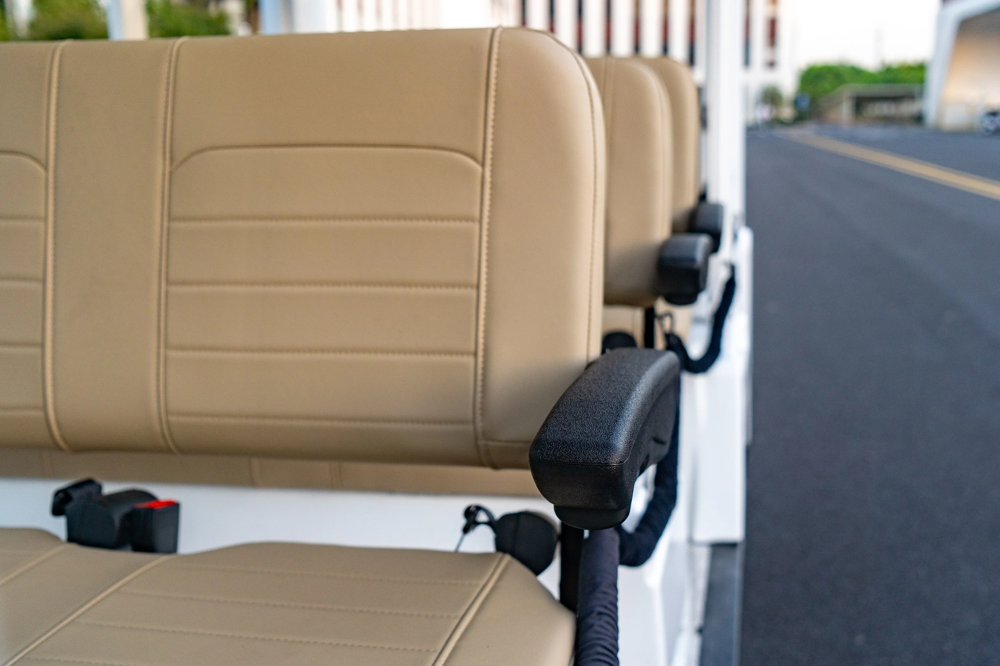 LEROAD LATEST L14 Shuttle Bus Commercial Sightseeing White Practical Electric Sightseeing Bus