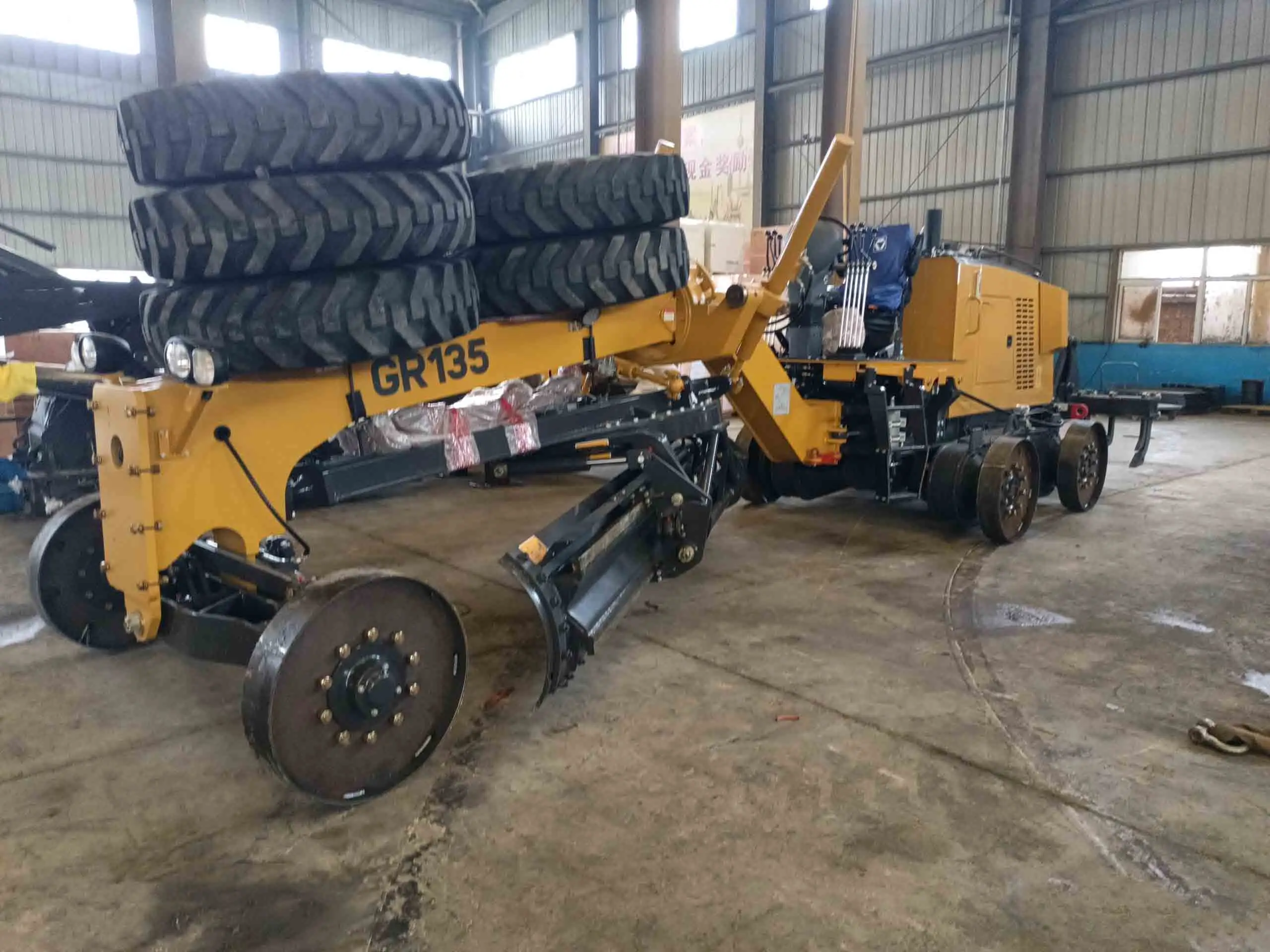 Factory Supply 135hp Motor Grader GR135 for Slope Scraping and Bulldozing