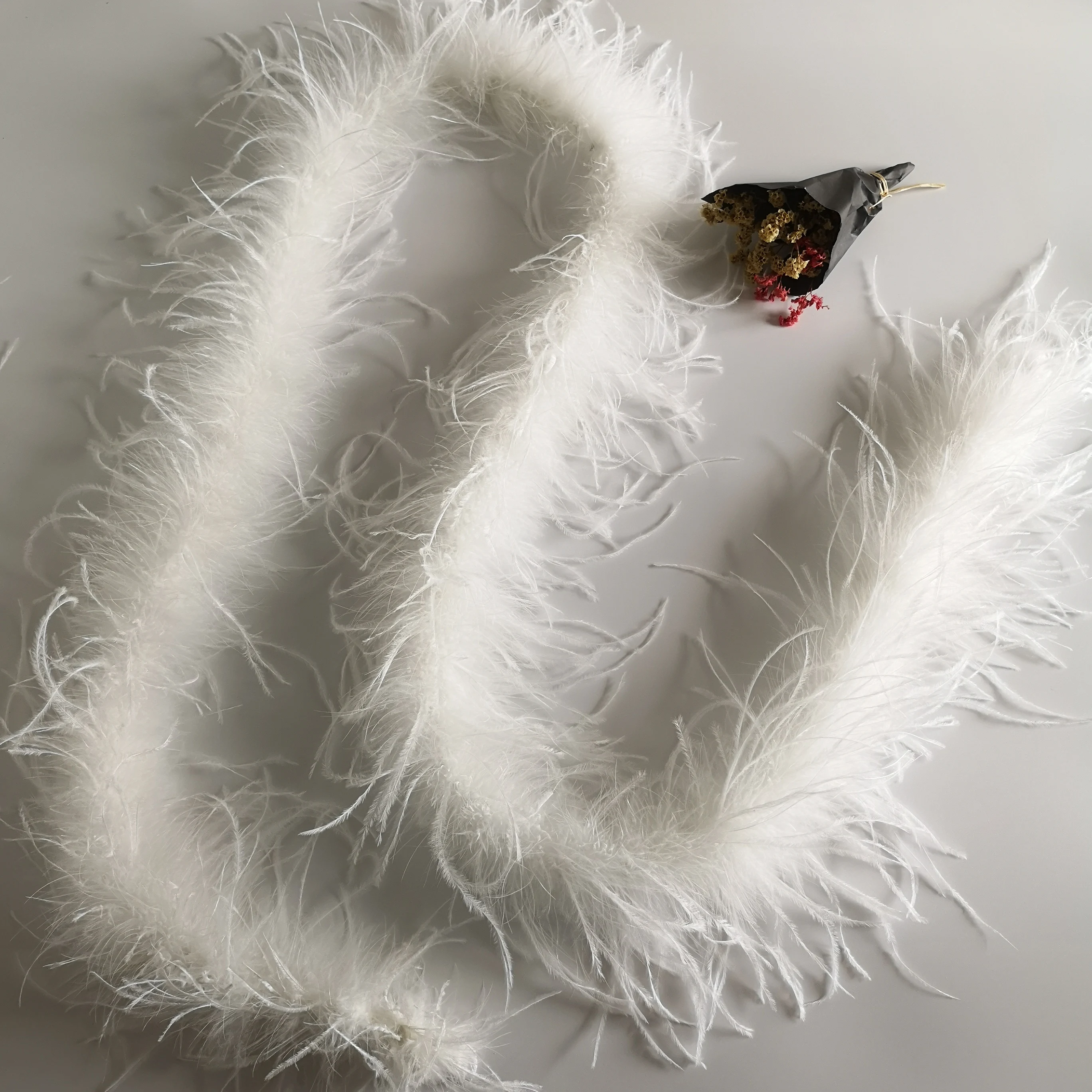 Good Quality White Customized Decor Ostrich Feather Fringe Striped Direct Deal Wholesale Feathers