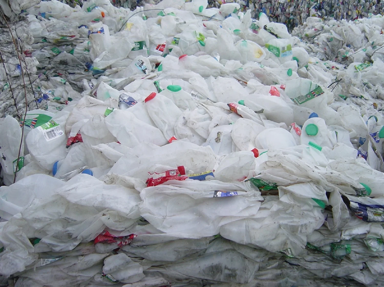 HDPE Milk Bottles Scrap/HDPE Plastic Scrap/HDPE Milk Bottle Regrind