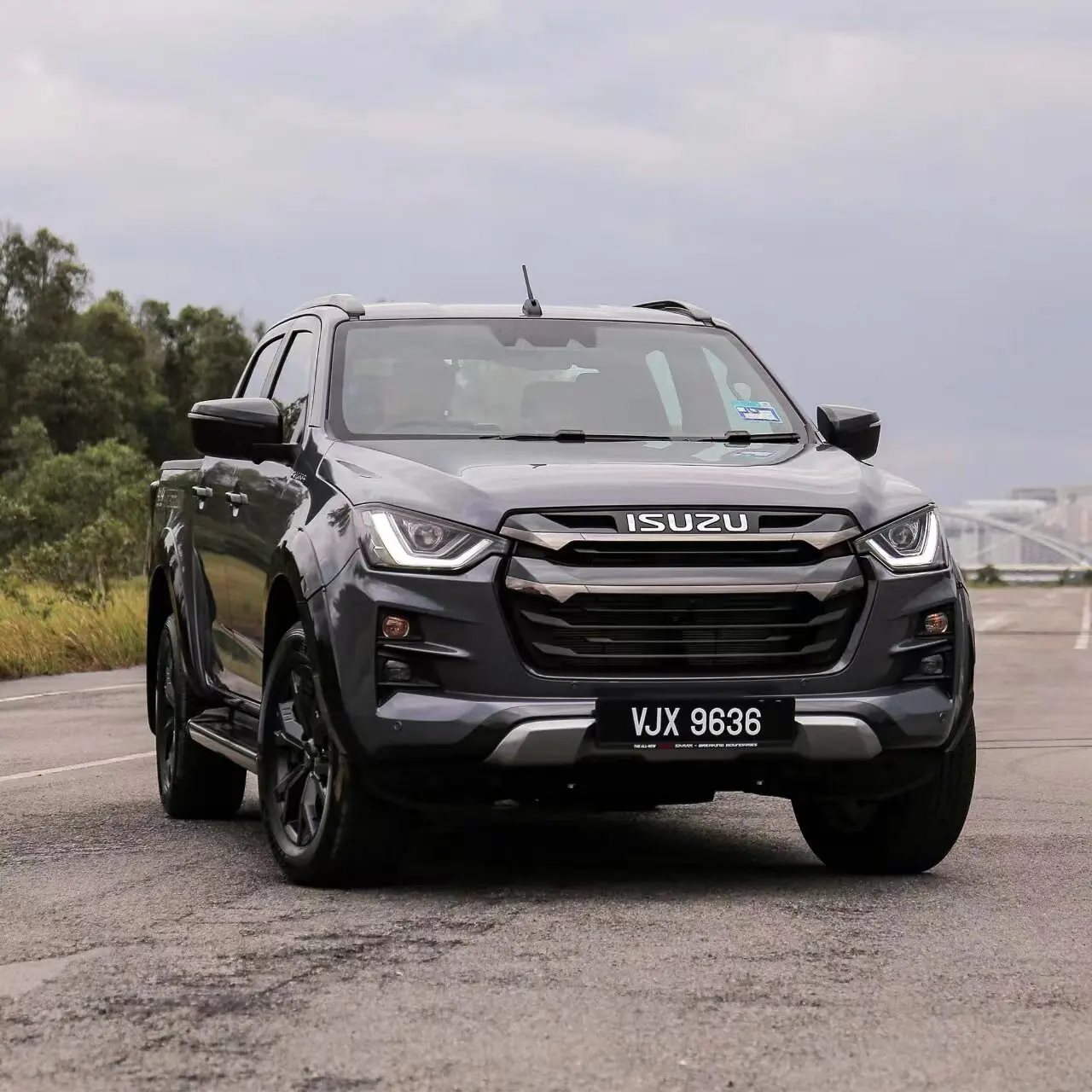 2024 isuzu dmax new pickup truck diesel 4x4 automatic high speed petrol vehicles leather r19 left steering cargo pick up d-max