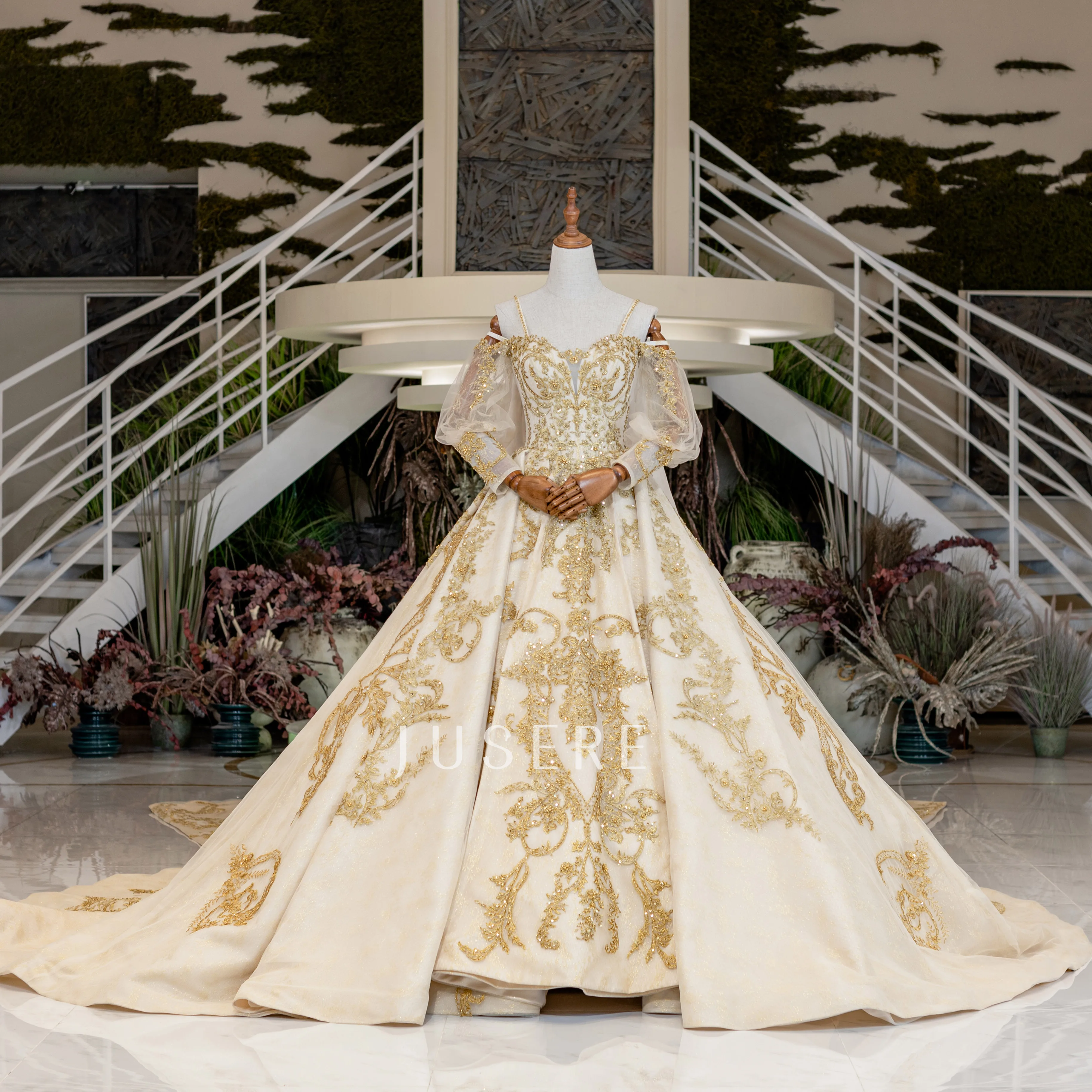 Luxury Heavy Golden Embroidery Royal Wedding Dubai Cathedral Train Ball Gown Wedding Dresses
