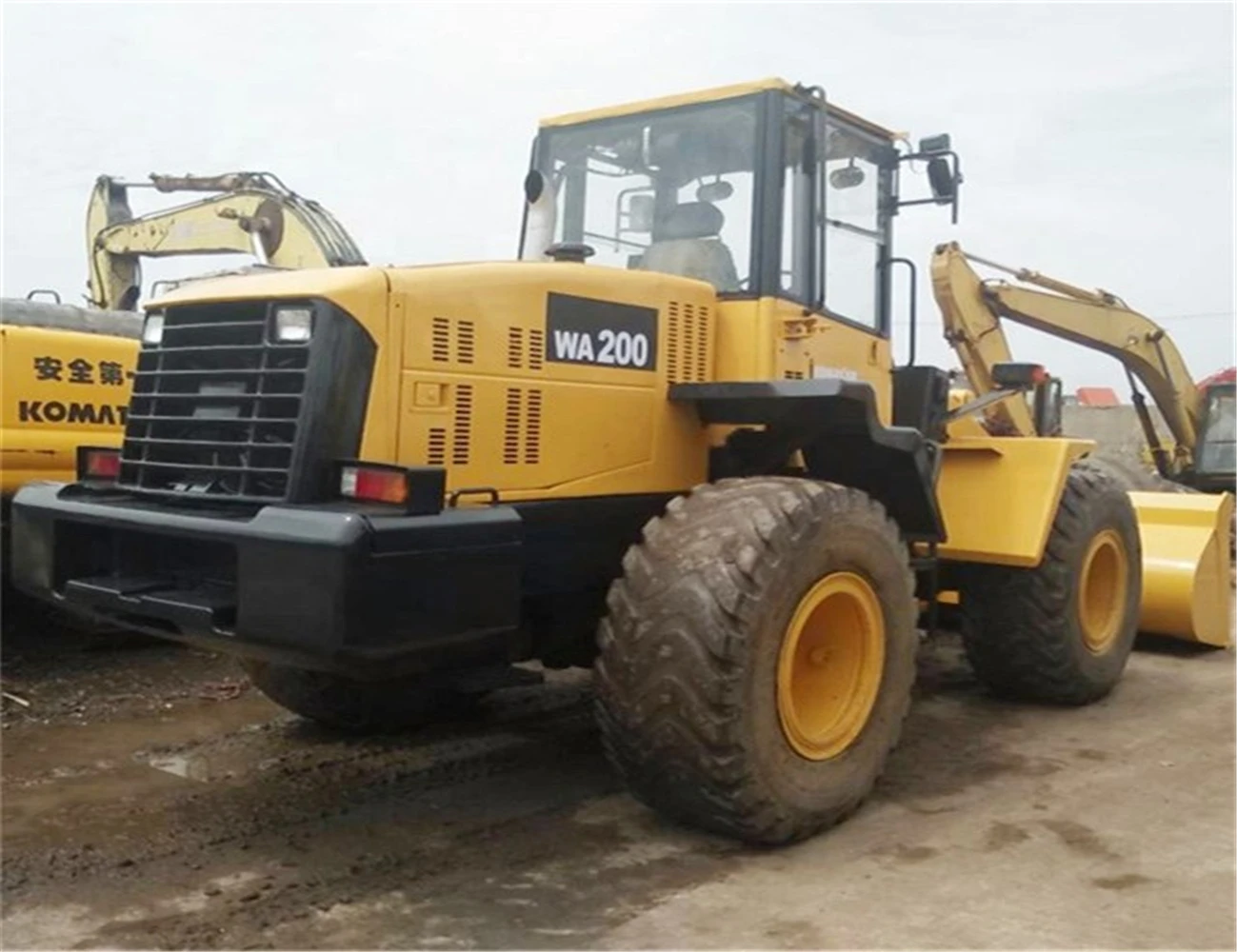 used original engine Komatsu WA200 hydraulic wheel loader have reliable quality , durable with discount price on construction