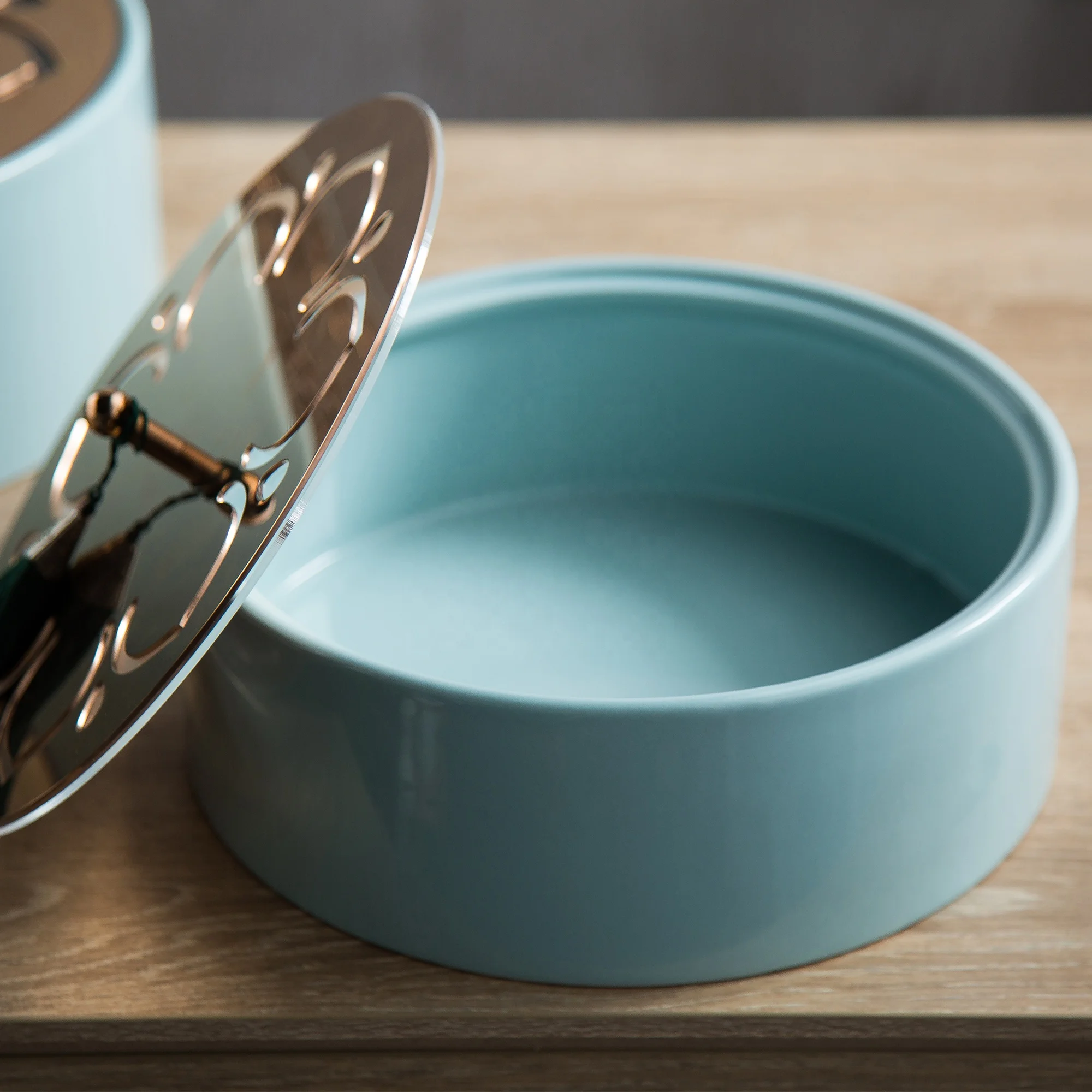 Ceramic round box golden iron lotus lid luxury service storage box for home decor