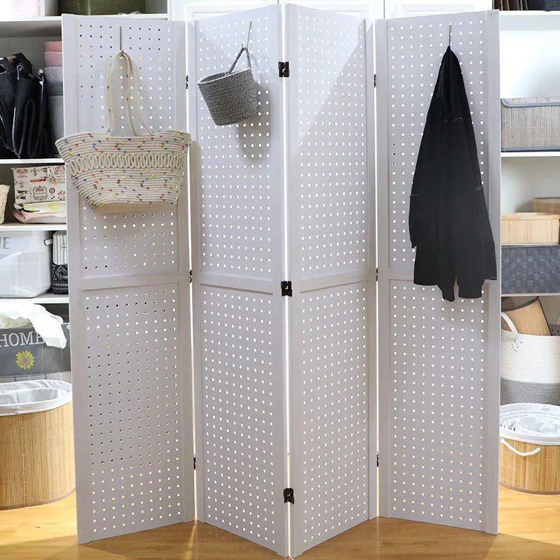 Высокие бежевые деревянные перегородки для комнаты