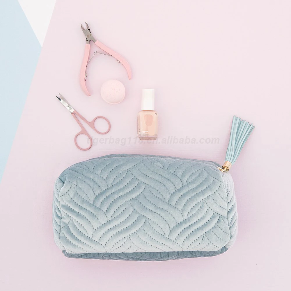 HZB-15 Custom Cosmetic Bag Small Personalized Velvet Quilted Makeup Bag for Women with a Tassel Pull