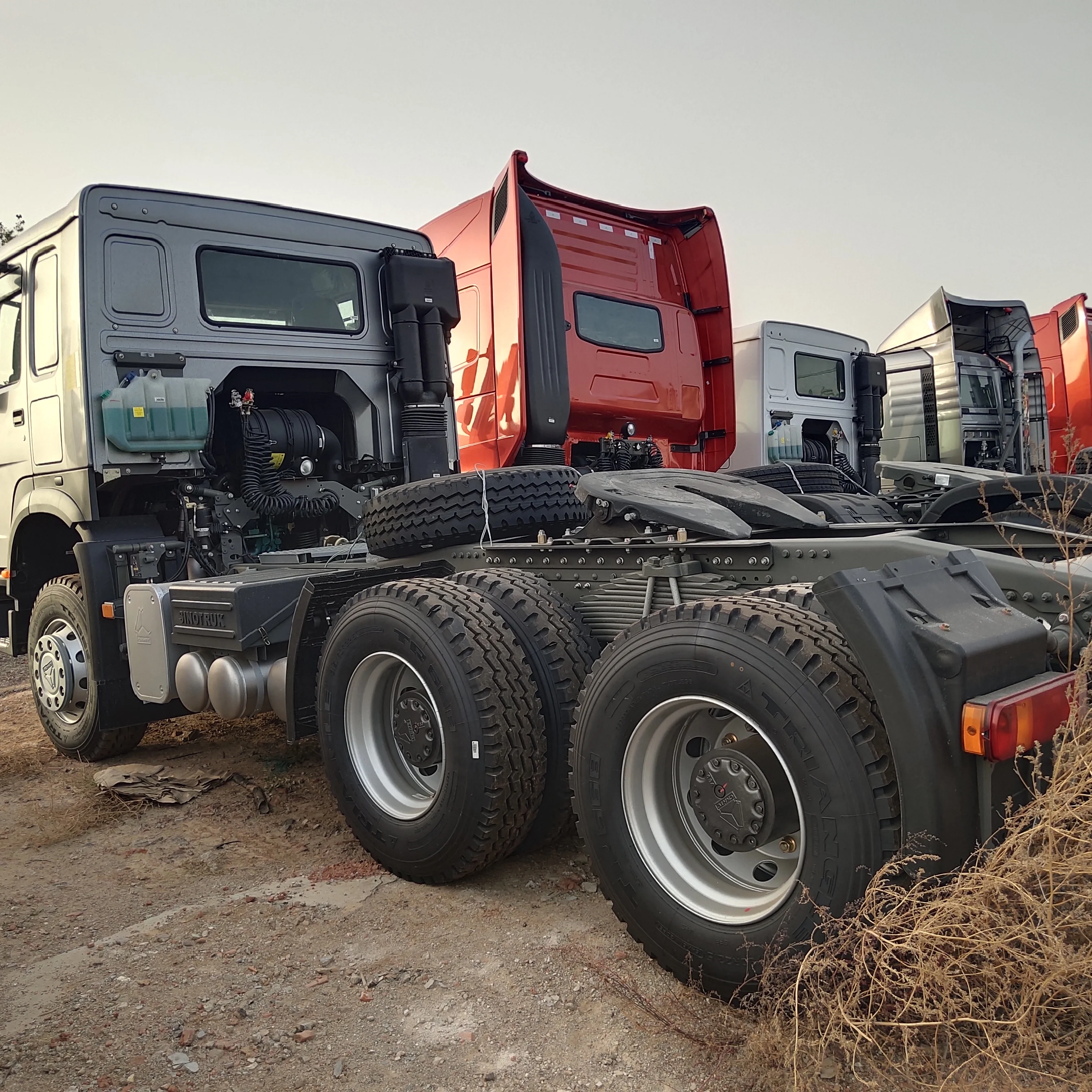 Sinotruck Howo Hot Selling Tractor Head Trailer Truck 420Hp 6x4 Tractor Head Truck