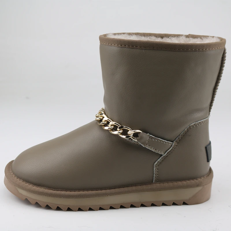 Классические короткие ботинки на цепочке темно-коричневого цвета