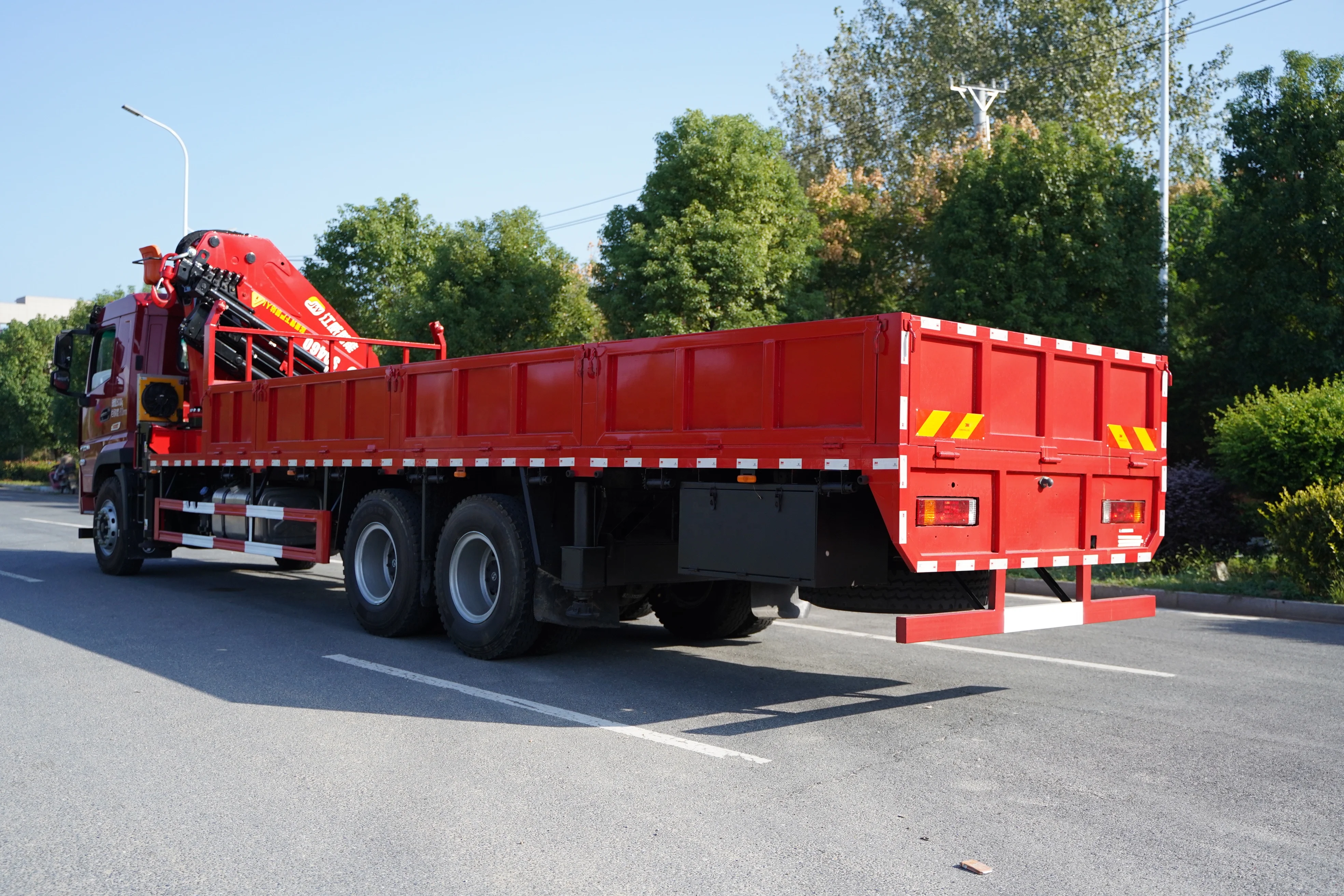 Large brand high-quality factory direct sales of 130 tons of large tonnage cranes used for lifting heavy objects