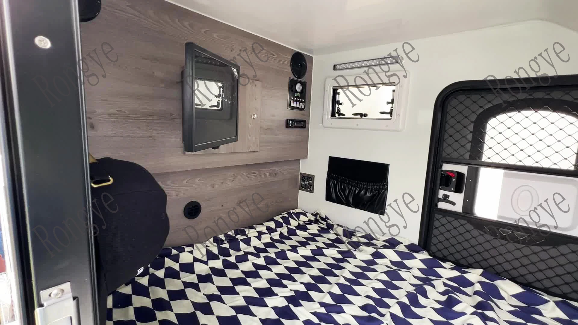 2024 new  CROSSER298 off-road pop top caravan ,mobile camping RV,high cost-effectiveness travel trailer,camper made in china