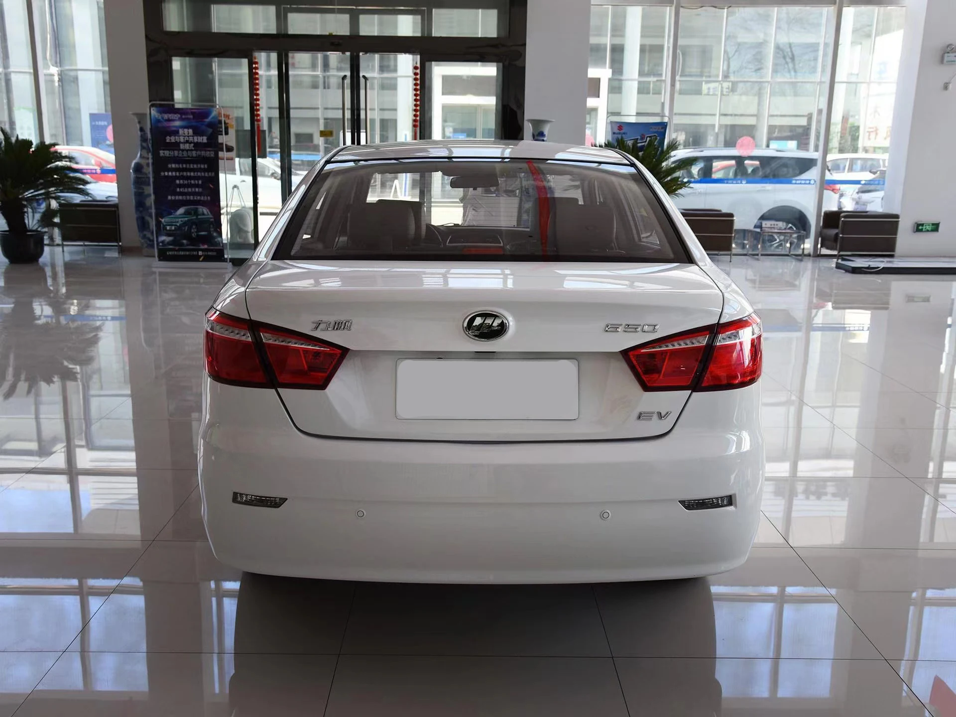 2018 adult second-hand car Lifan 650EV compact model pure electric cruising range 305km airbag