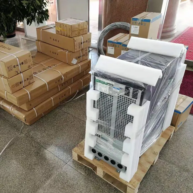 Eaton 93E UPS 100KVA 100KW 380Vac/220Vac Двойное преобразование онлайн для центра обработки данных
