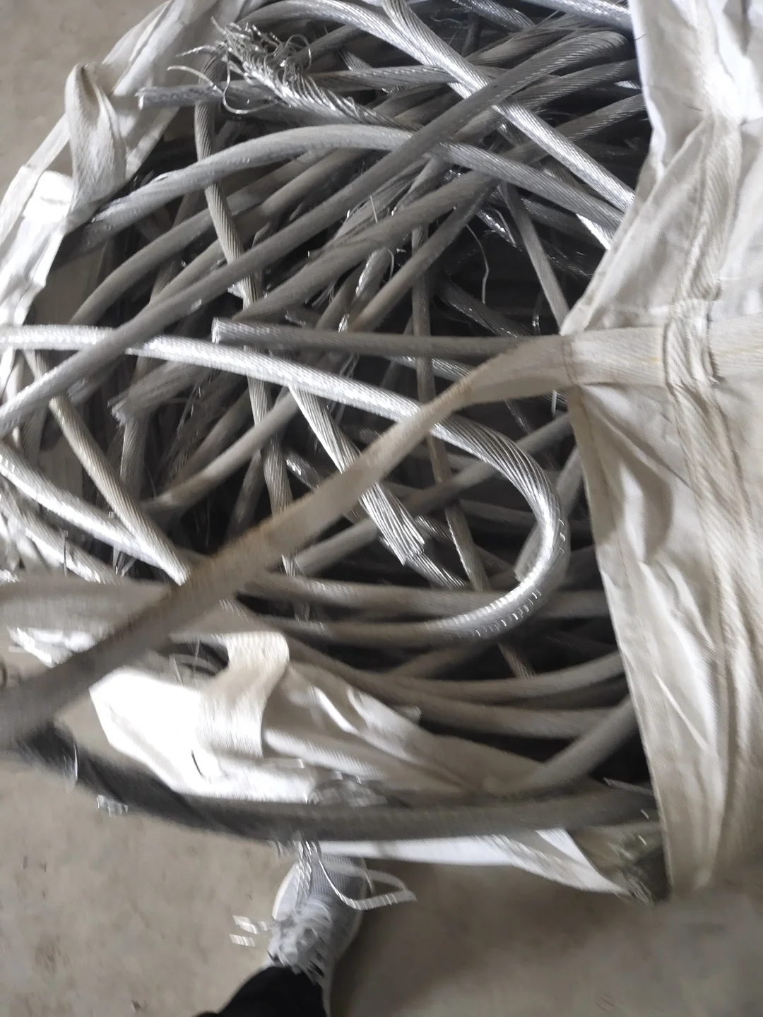 Большой запас алюминиевого лома провода конкурентоспособная цена 99.9% алюминиевого лома провода