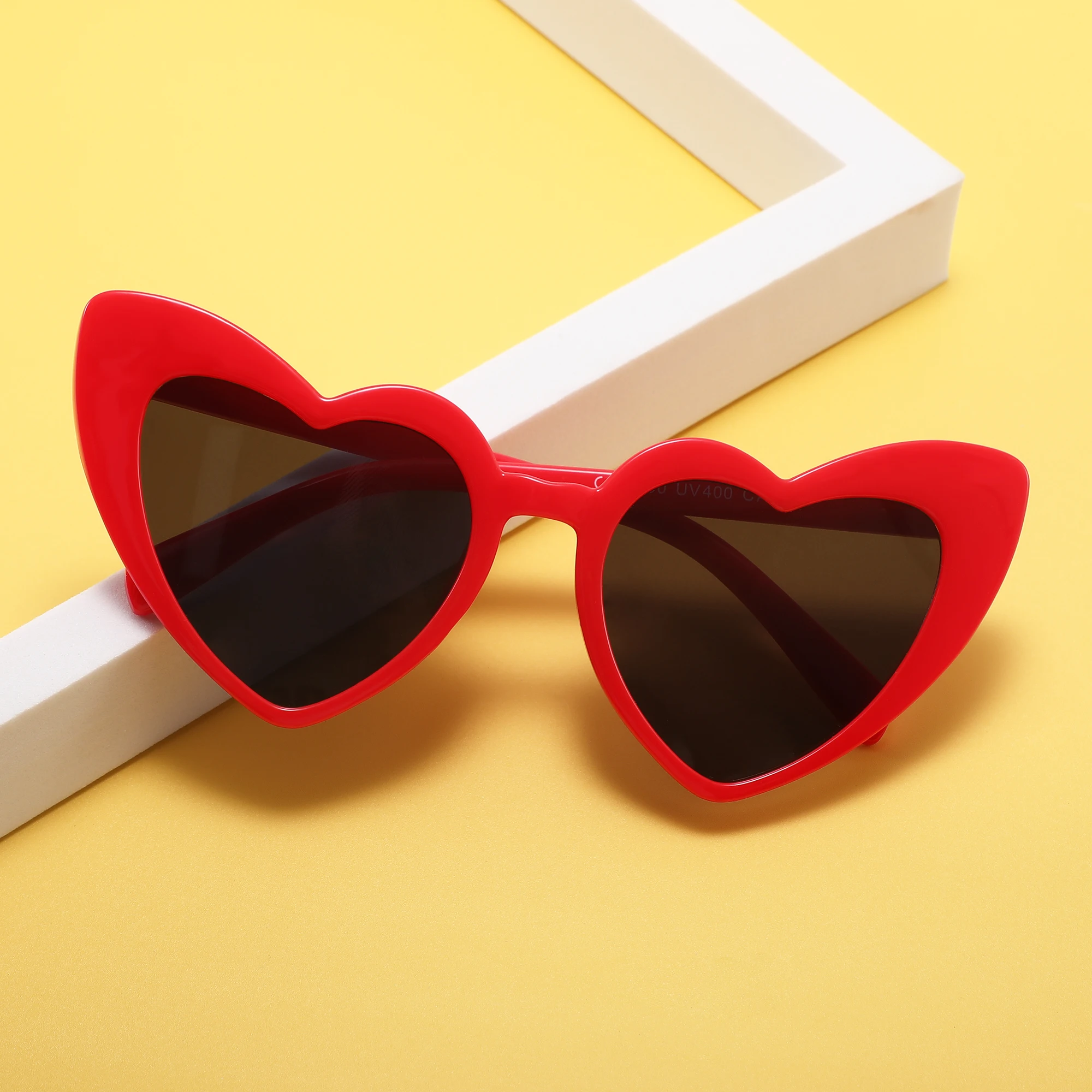 CONCHEN China Manufacturer Wholesale Cheap Fashion Gift Sun Glasses Custom Wedding Favors Heart Sunglasses Women