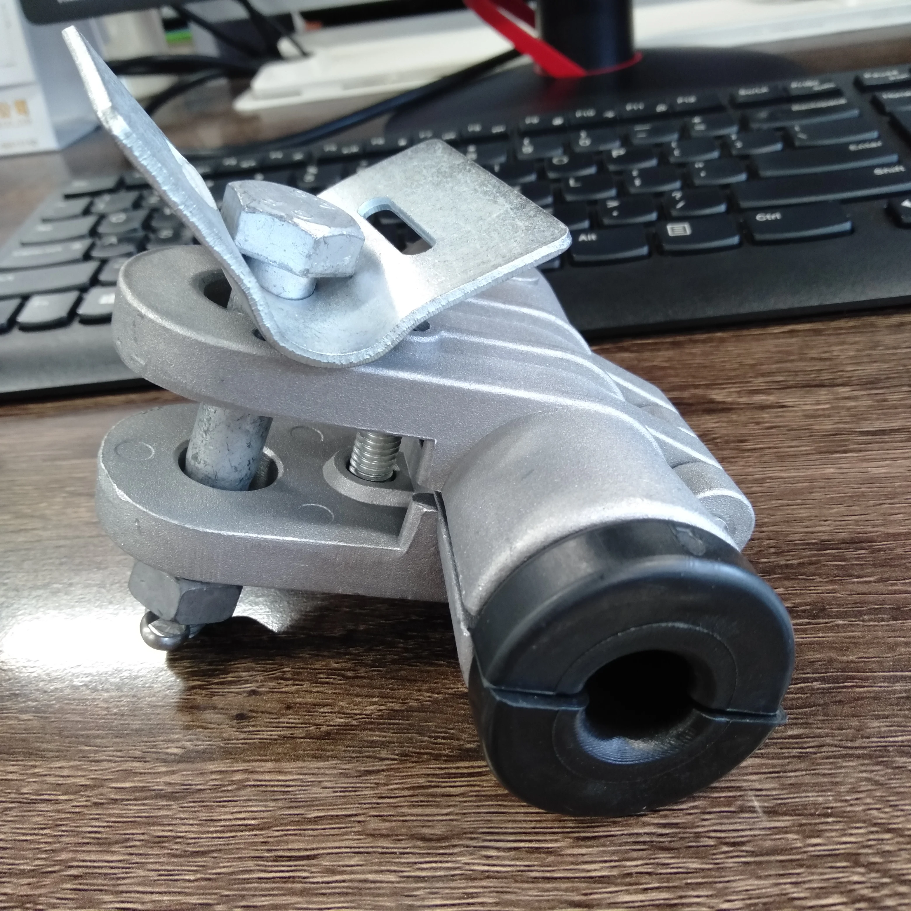 ftth optical fiber cables Accessories Preformed Suspension cable clamp for 200-1000m overhead lines span ADSS