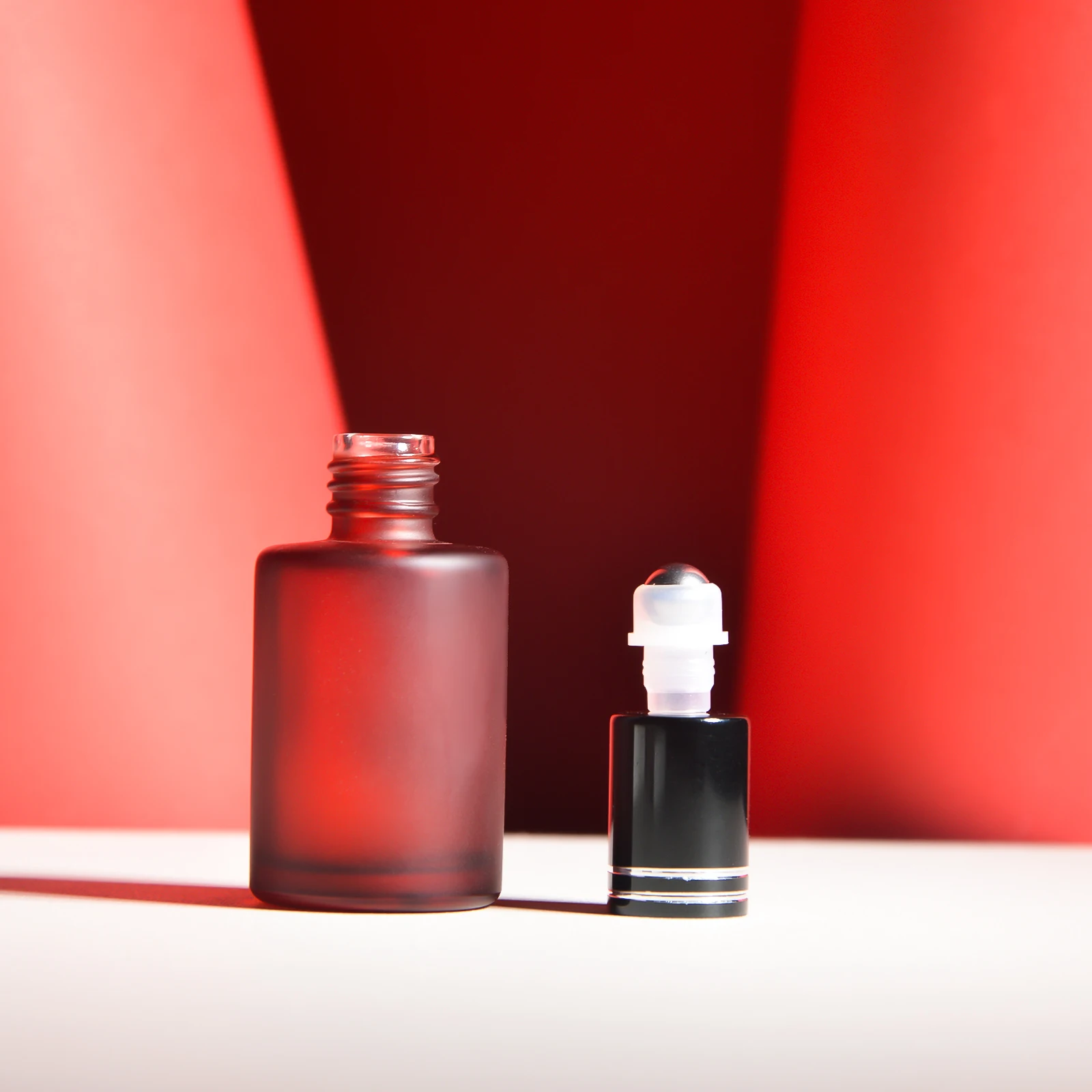 Wine Red Roll On Glass Bottle Cosmetic Essential Oil Container 15ml Roll On Glass Bottle Steel Roller Ball Protect For Eye Cream