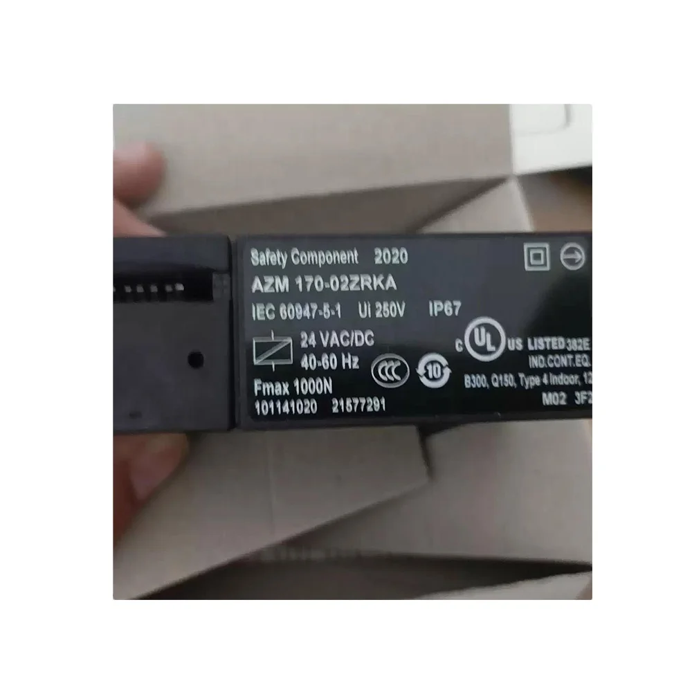 New and Original Schmersal Actuating Magnet same Actuating Plane for Coded Magnet AZM170-02/01ZRKA