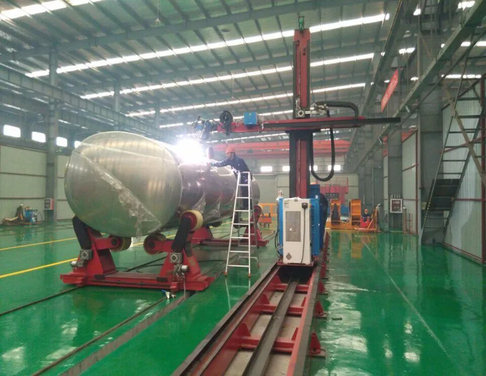 SHUIPO Column and boom welding manipulator for fuel tank production line