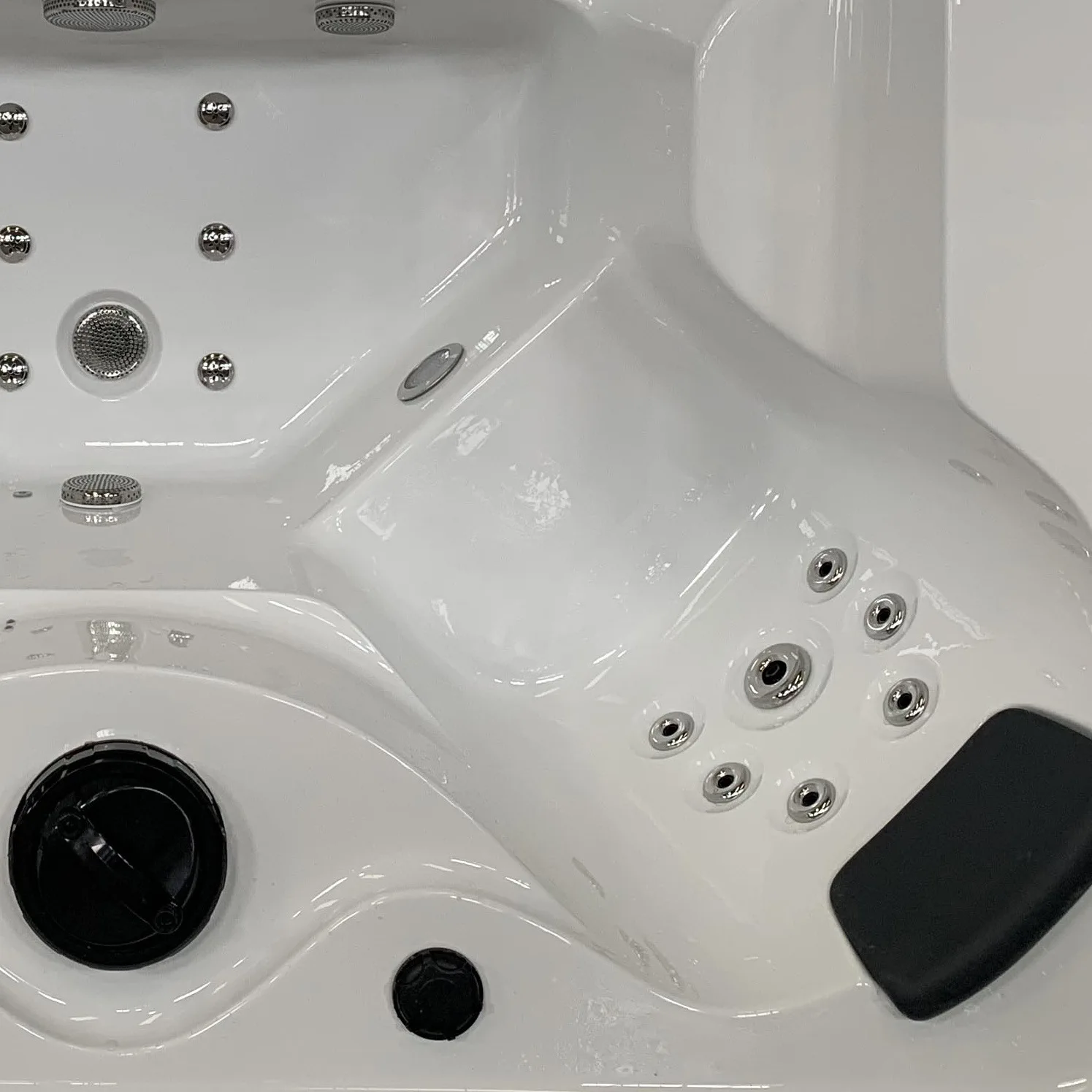 Modern Acrylic Intelligent Jacuzzi0Spa 4-Person Massage Bathtub Constant Temperature Control Panel Hotels Outdoor Independent
