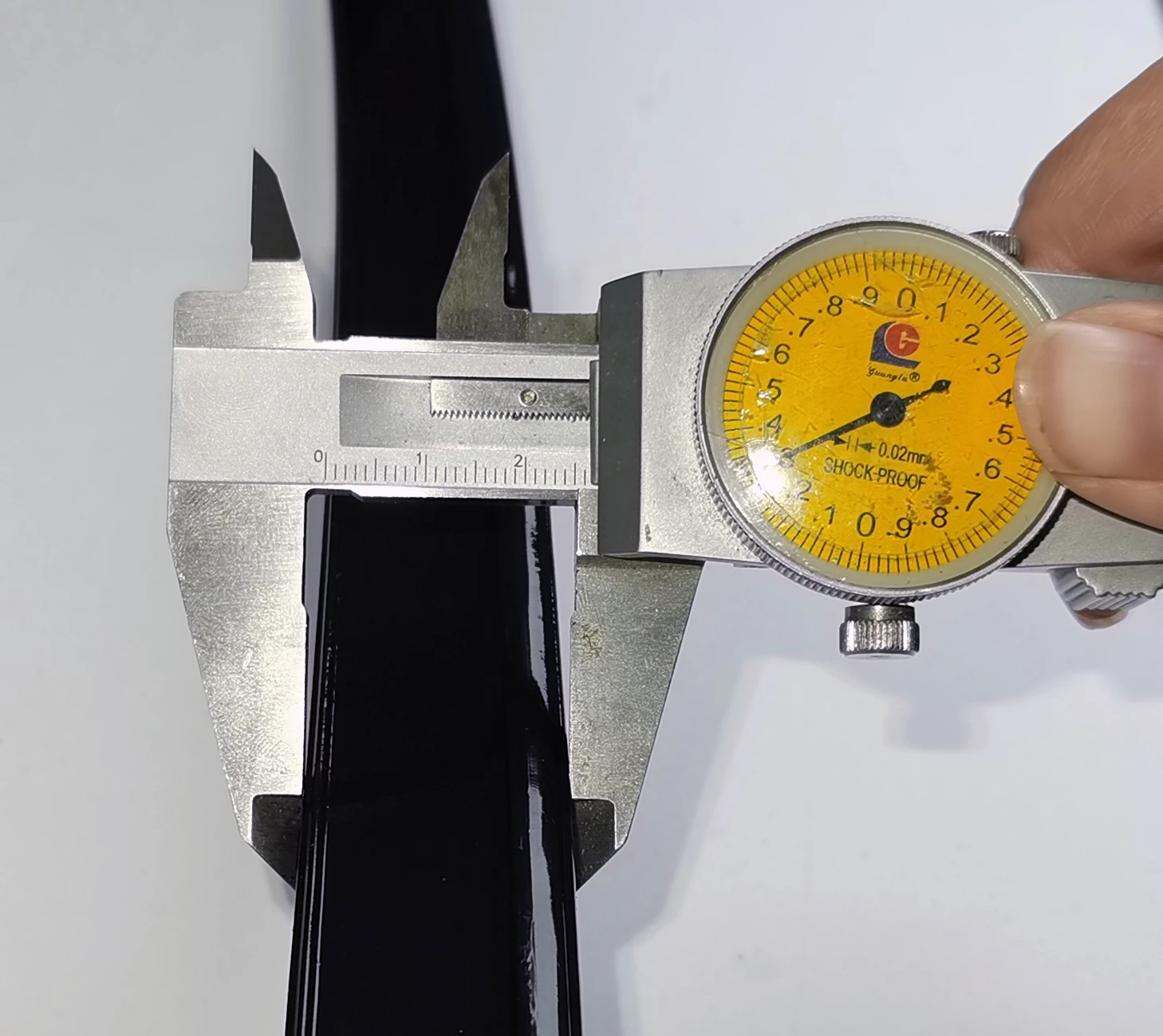 3/4 дюйма J Тип и 1 дюйм Тип стрелки золотой цвет буква канал ювелирный колпачок