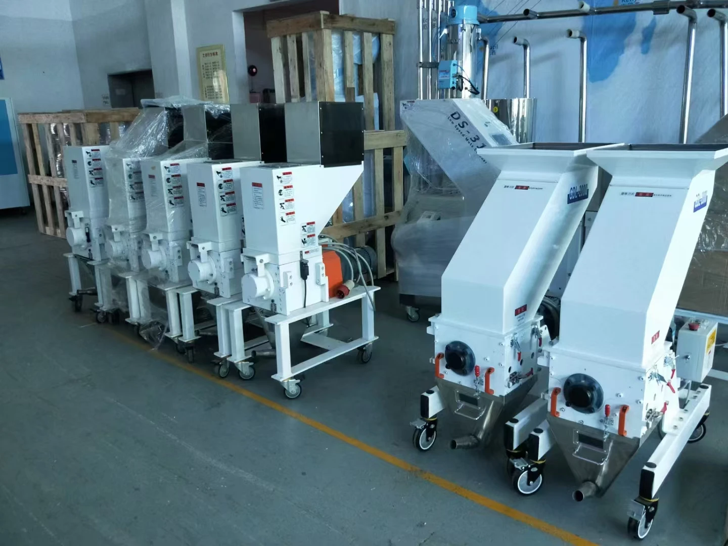 Medium Speed Granulator Plastics Recycling Crusher Plastic Crusher For Injection Molding Machine