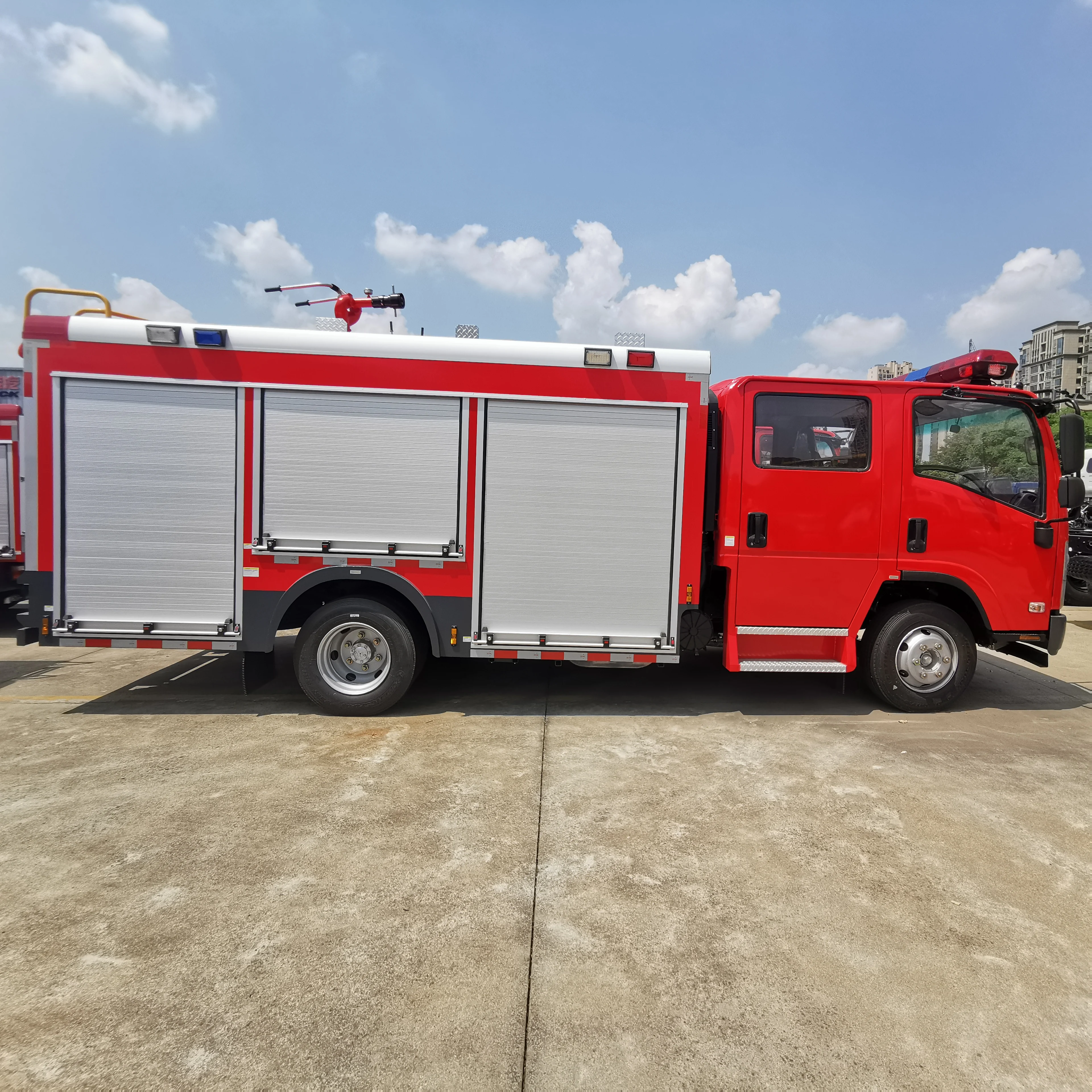 New  ISUZU  700P fire truck water Factory Outllet Customize Multi-function Water Tank Vehicle Foam Fire Fighting Tuck