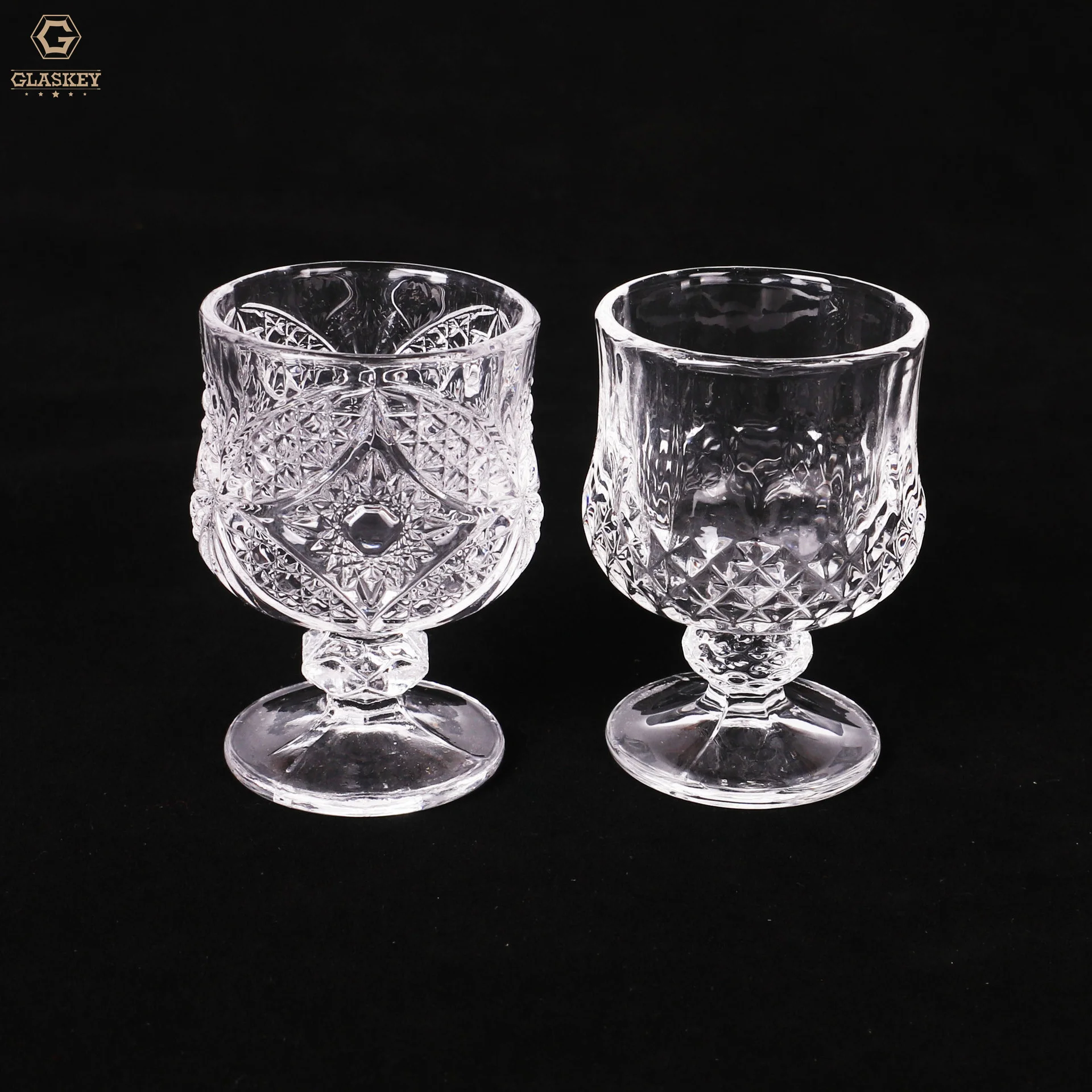 Embossed Engraved Glass Spirits Goblet Shochu Glass European Retro Small Wine Cup Shot Glass Wholesale