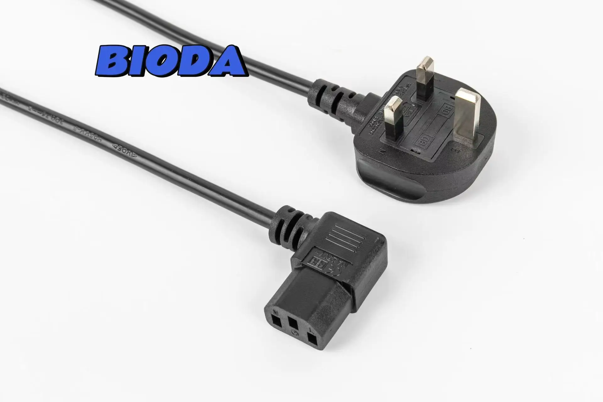 Uk Plug Cord Universal Shape with Copper Iec C7 Figure 8 Connector Ac Power Cable