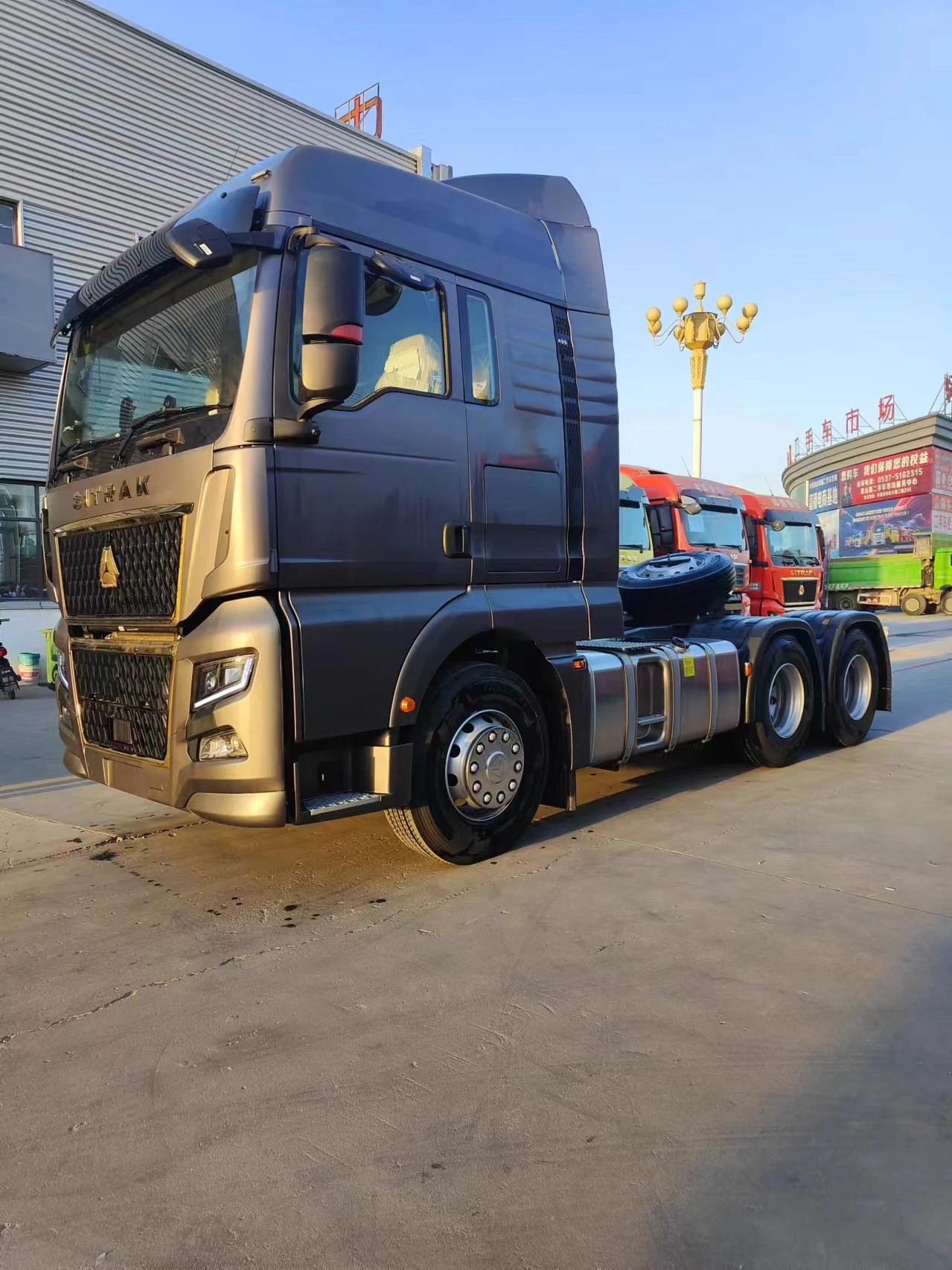 Китай 6*4 б/у головка грузовика 375hp 10 шин sitrak тягач в наличии sinotruk низкая цена распродажа