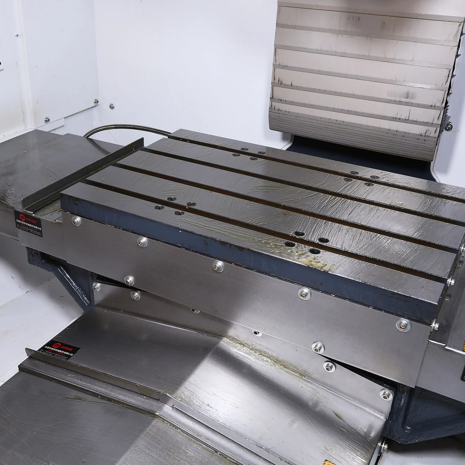 Factory Direct Supply 5.5Kw BT30 Direct Drive Spindle Milling Drilling Machine 4th Axis Mini Machining Center