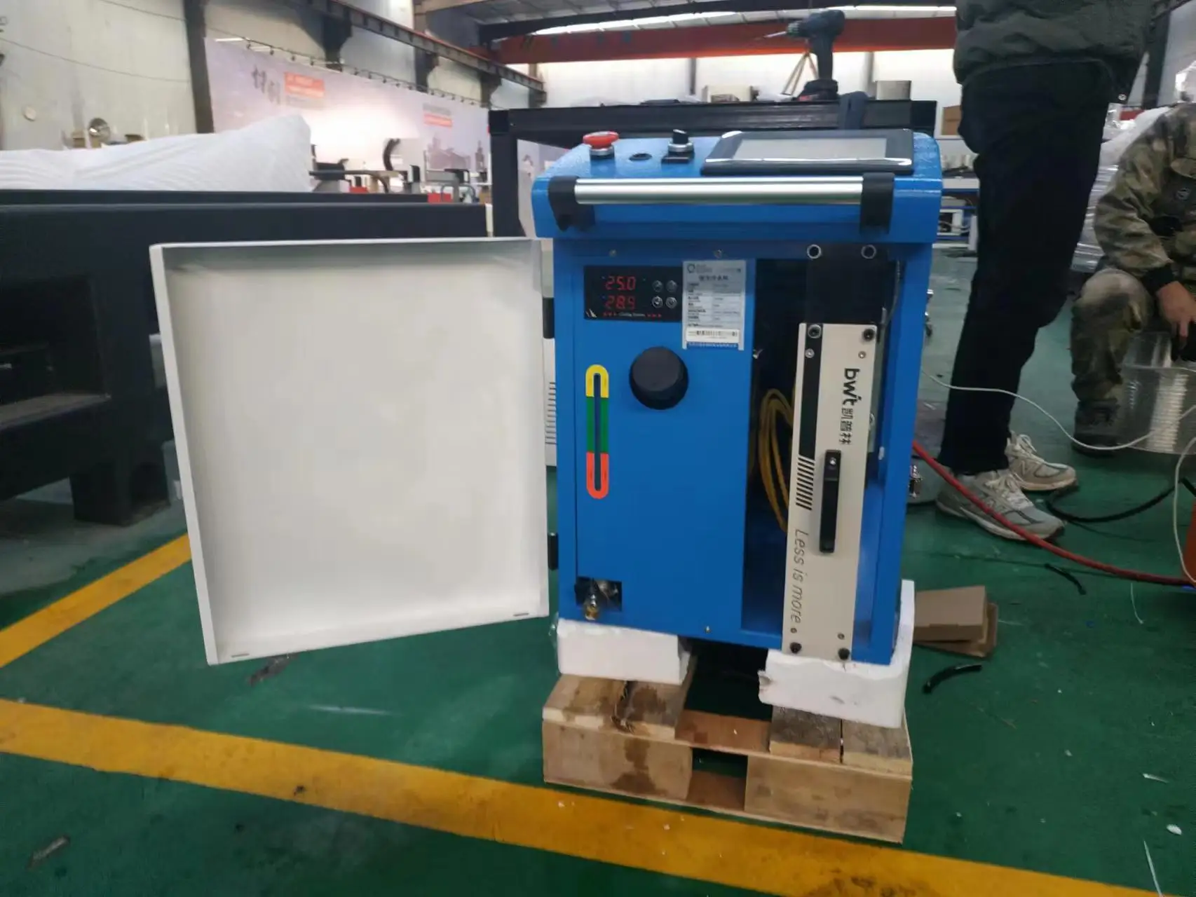 Сварочный лазерный сварочный аппарат 4 в 1 сварщик cleaner 1500w