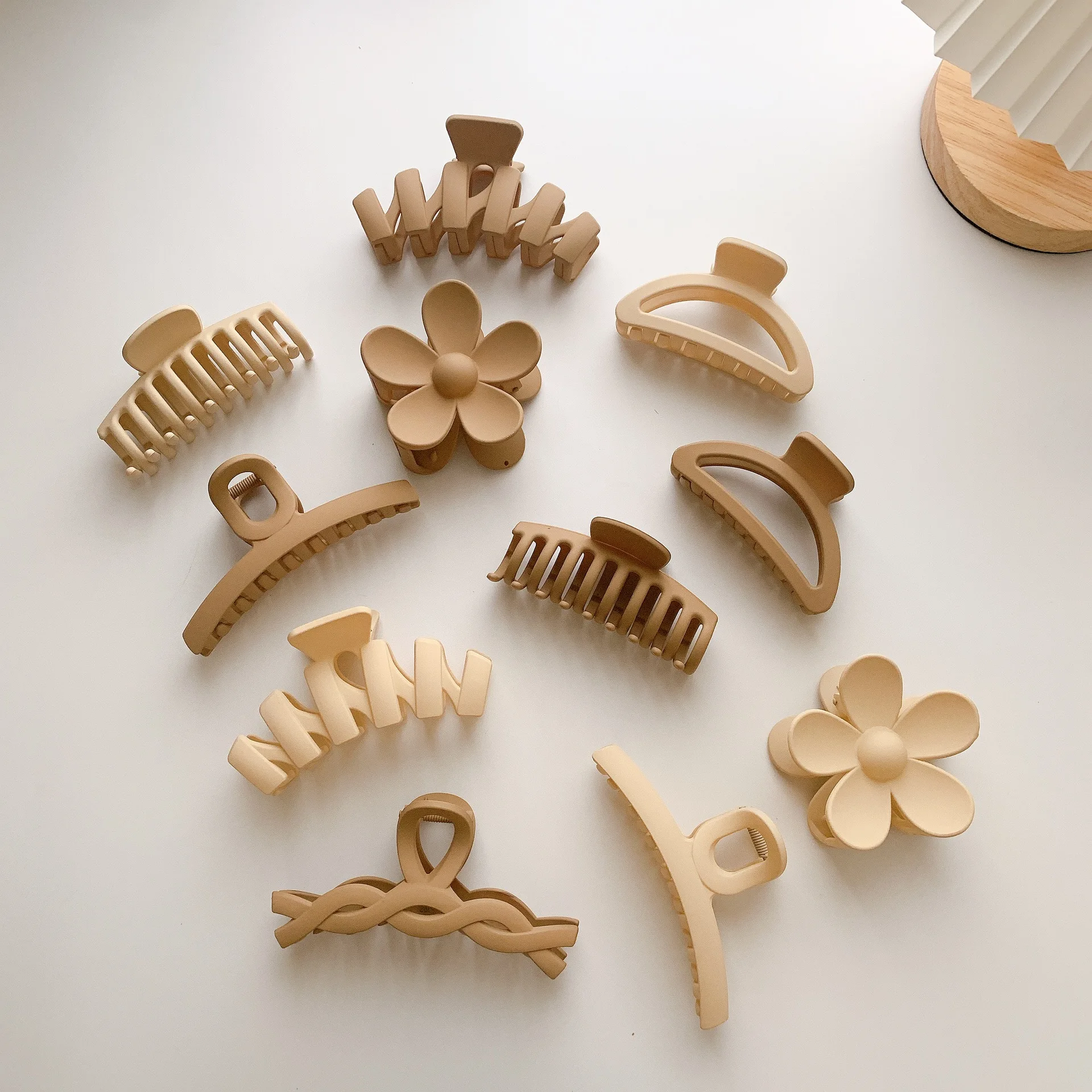 New Design Fashion Solid Colors Elegant Geometric Flower Hair Claw Clips Big Matte Hair Claw Clamps