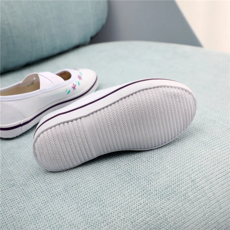 Детская оптовая продажа, белая Складная повседневная обувь для маленьких девочек, дешевая эластичная холщовая танцевальная обувь с вышивкой для маленьких девочек