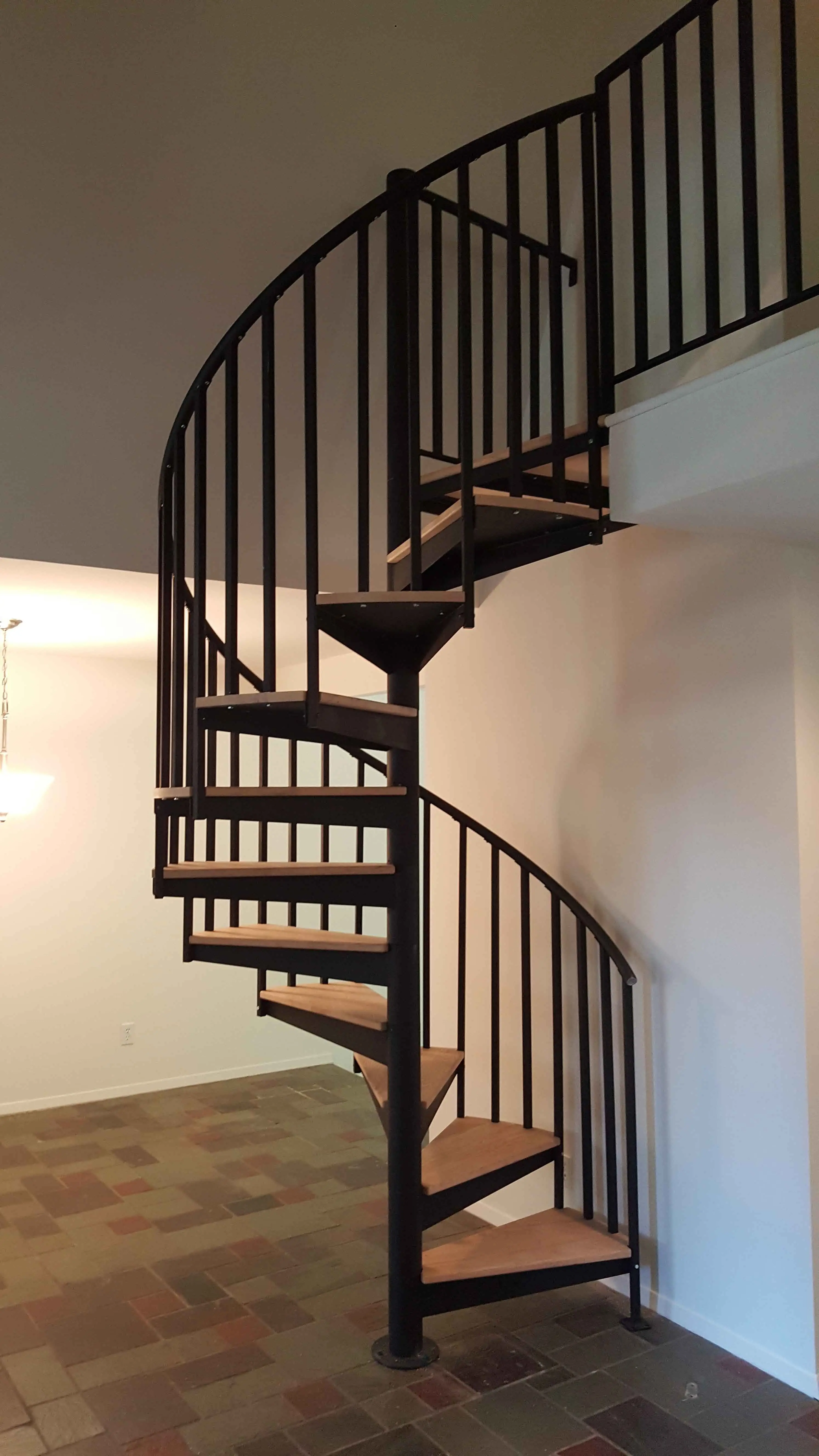 CBMmart Curved staircase spiral indoor staircase wood metal tread for villa house hotel luxury simple free design