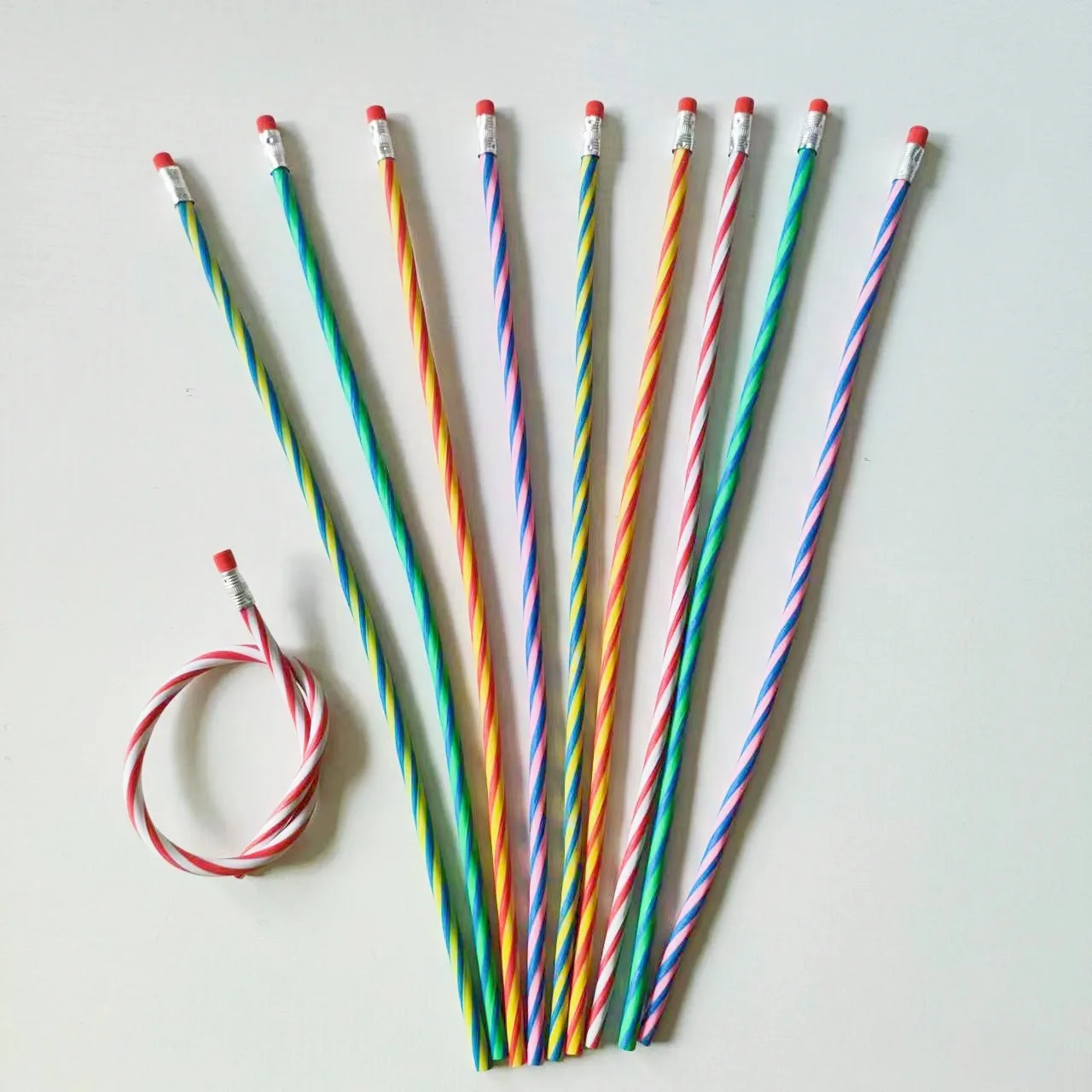 Deformable pencil creative stationery for elementary school students to write freely, bend and fold continuously, soft pencil
