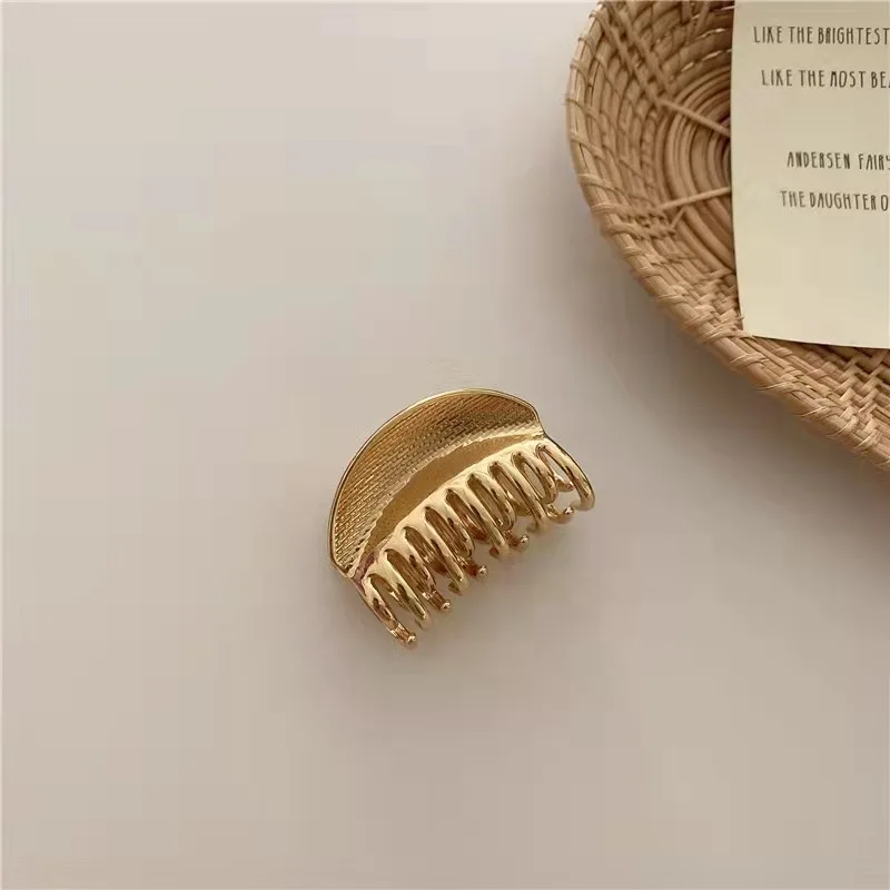 European and American popular hair claws small alloy metal glossy gripper clips new temperament ponytail matte hair clamp female