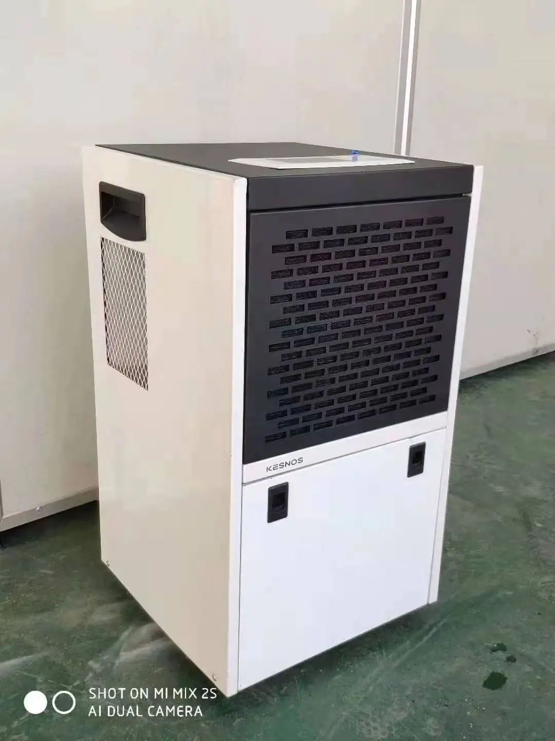 2022 Wholesale portable commercial or industrial metal housing dehumidifier at 60liters R410a PD601B