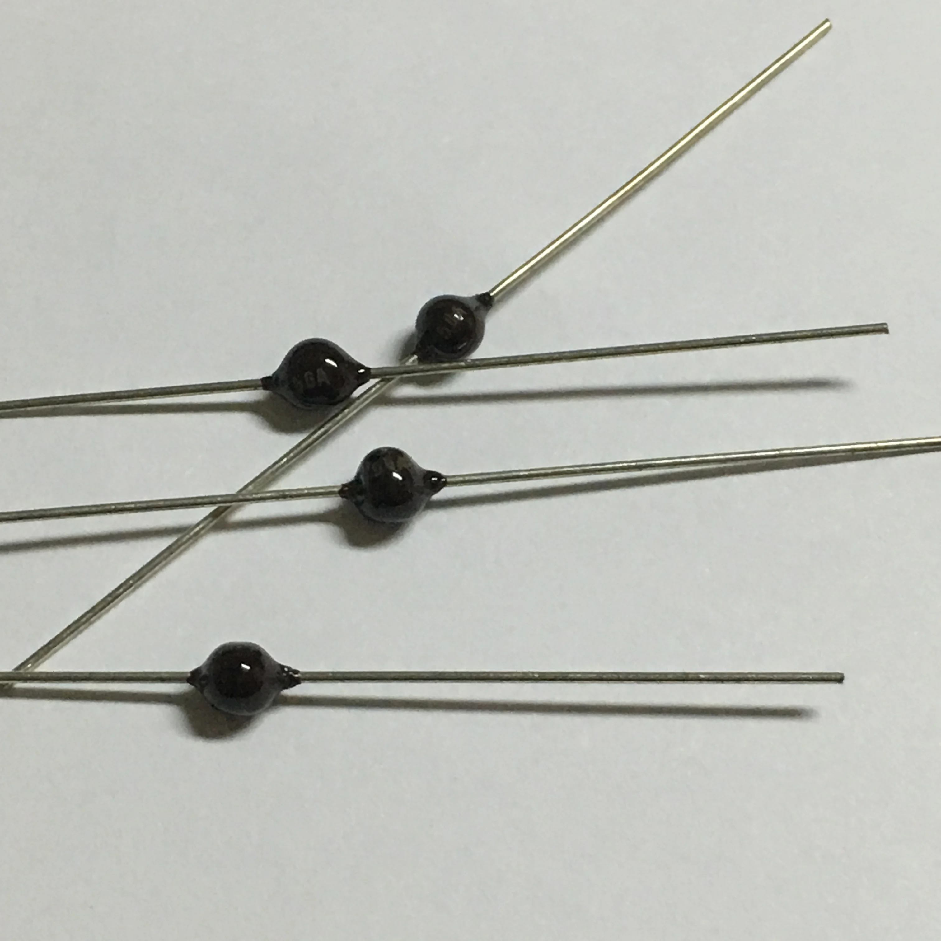  Original imported V56MA2A 56A in-line varistor 53V 40A 180pF 3MM