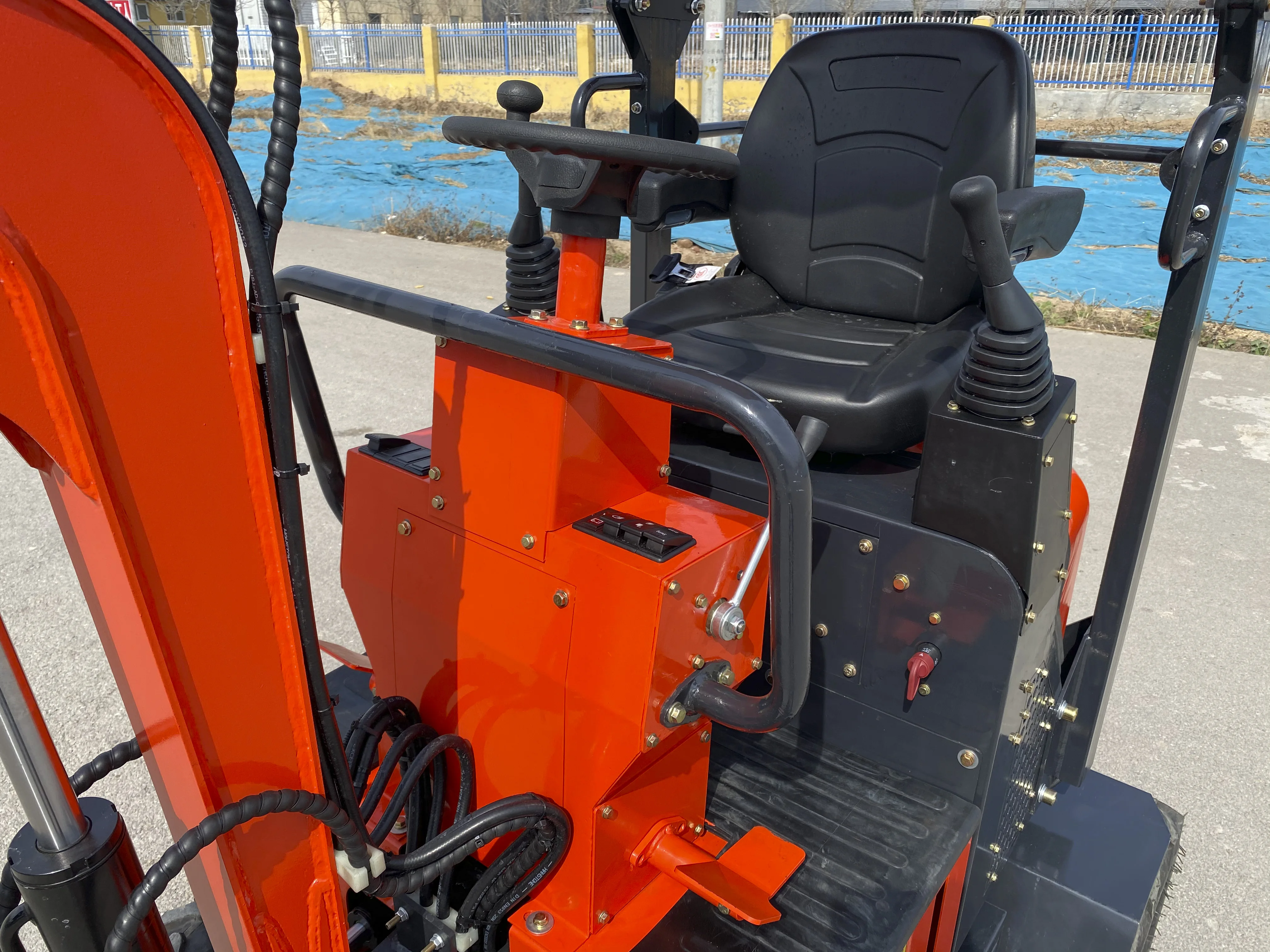 Free shipping hot sale 1200kg mini hydraulic excavator farm mini digger mini pilot small wheel excavator 1.2 ton