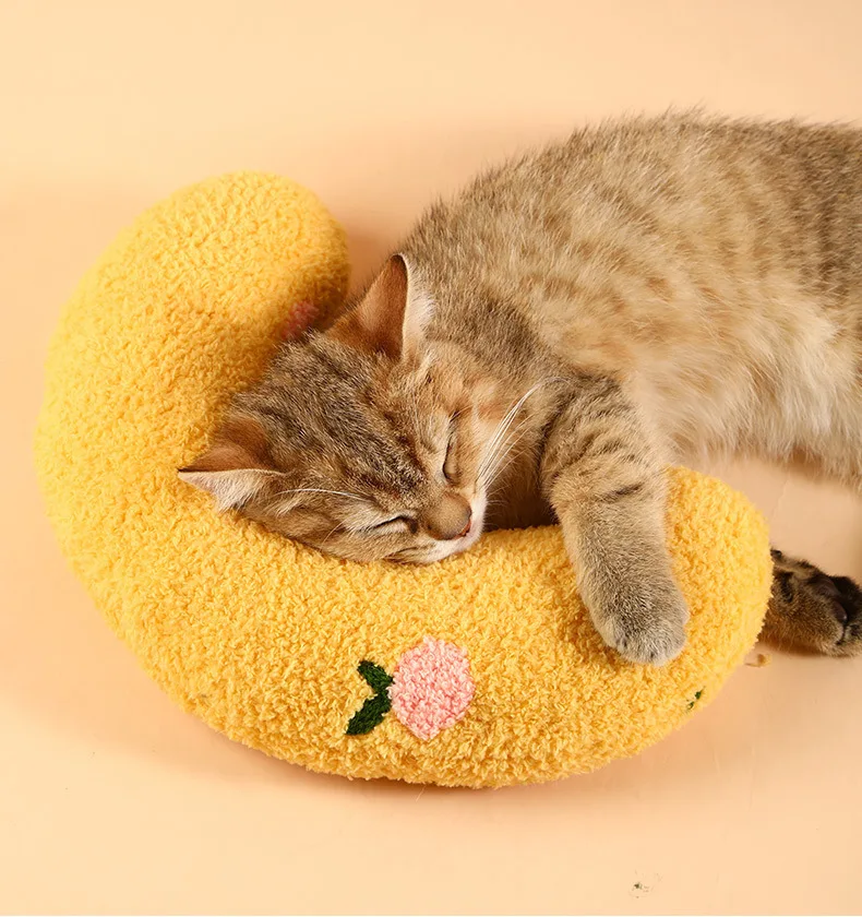 New teddy fleece pet half moon u-shaped pillow cat pillow tread milk deep sleep U-shaped pillow