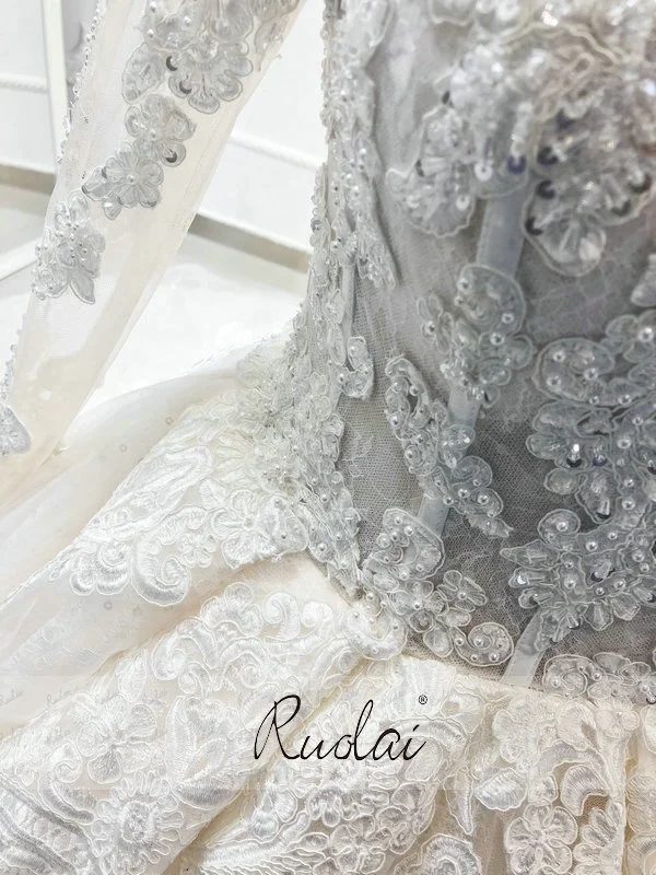 OWD-H2287 Elegant Scoop Neck Illusion Long Sleeves Pearls Bride Dress Appliqued Lace Wedding Dress