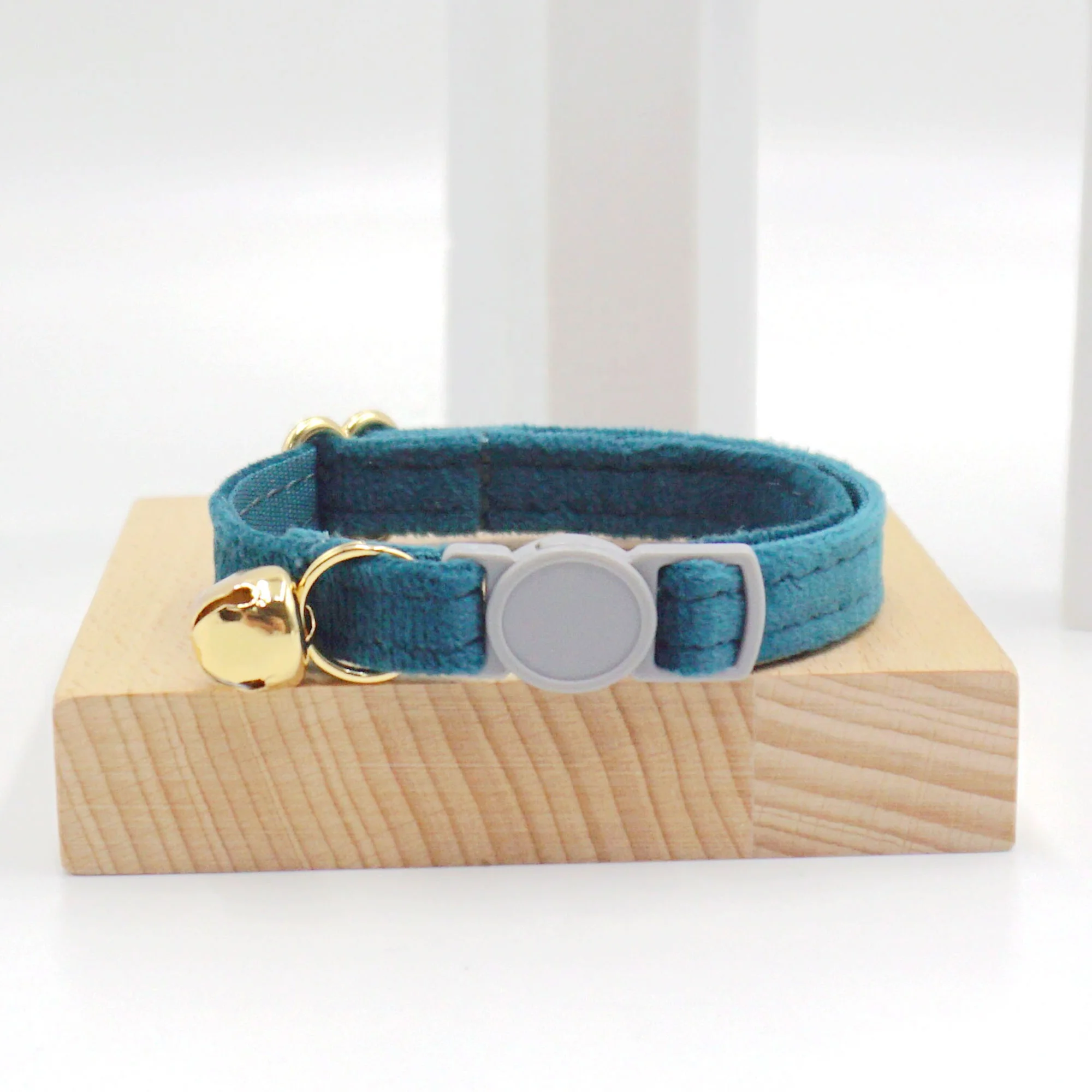 Dropshipping hot selling product velvet pet cat dog soft and adjustable collar premium cat collar with breakaway cat bell collar
