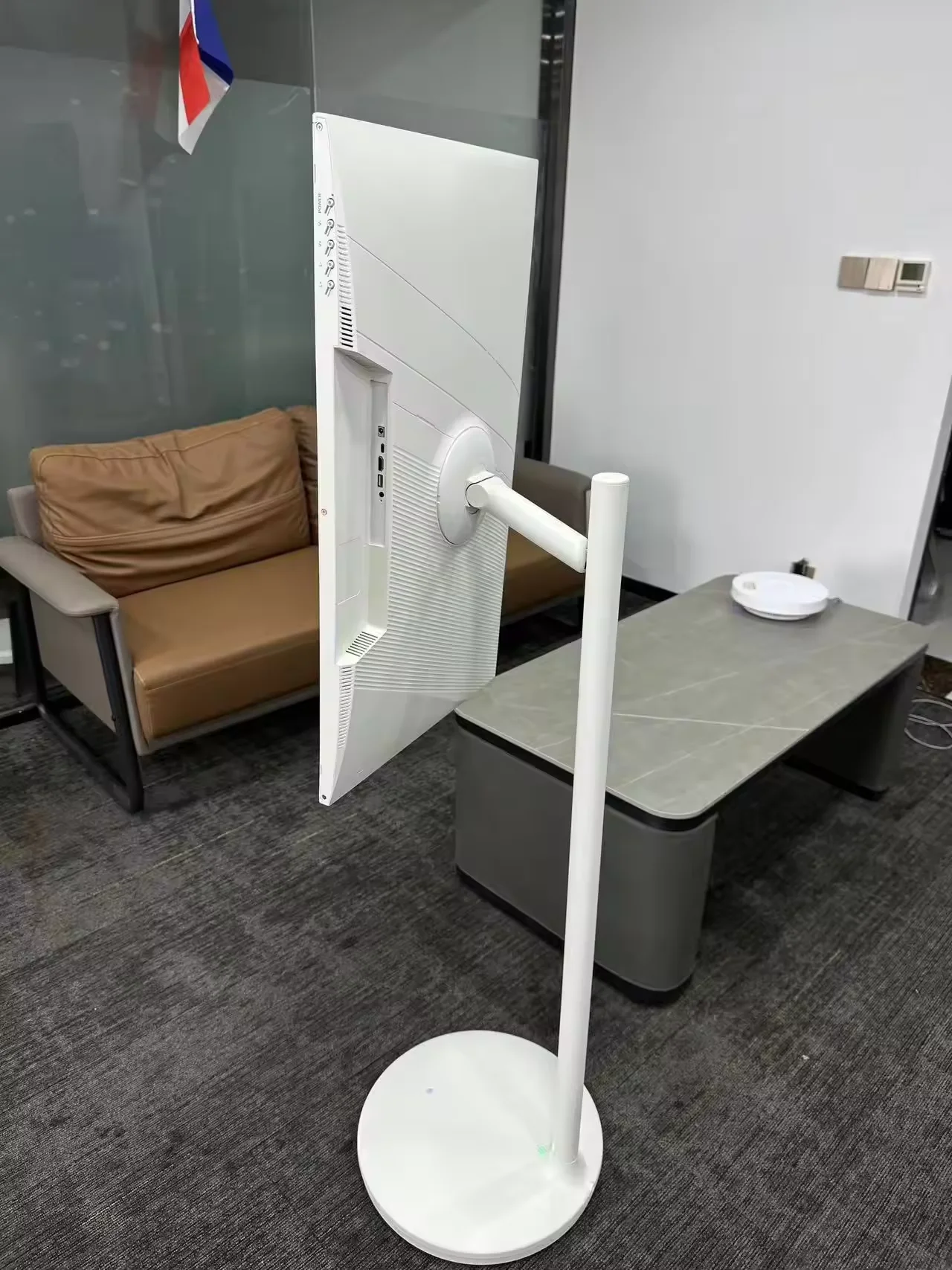 New Design 32 Inch Smart Tv Touch Screen Android Built-in Camera For Live Room Gaming Small Portable Lcd Television