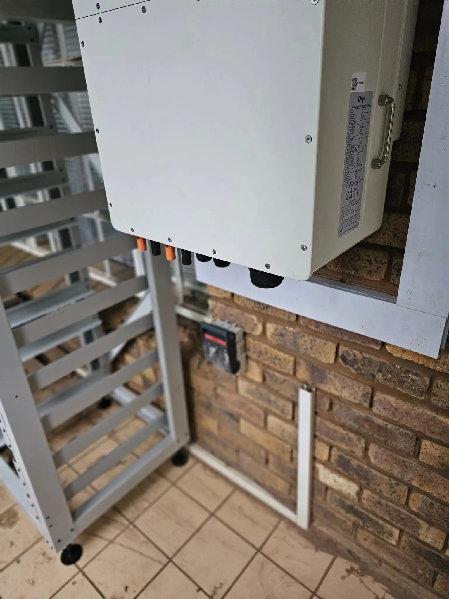 Deye Solar Inverter Hybrid 30Kw 40Kw 50Kw 60Kw High Voltage 380V Hybrid Solar Inverter With Mppt Charge Controller