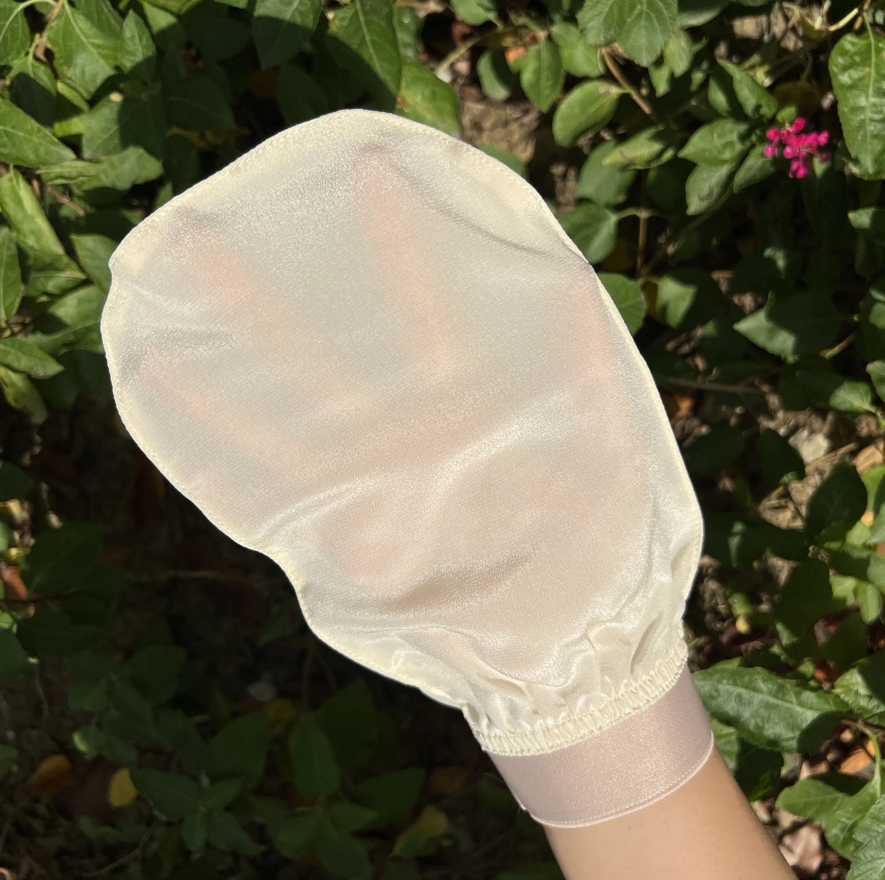 Custom private label 100% pure organic silk exfoliating turkish comfortable clean scrub raw silk exfoliating gloves silk glove